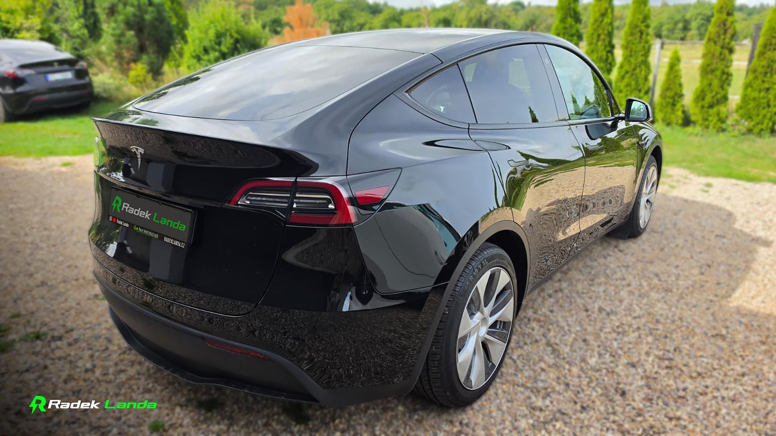 Tesla Model Y, Standard Range | LFP, RWD, AMD - fotka 4