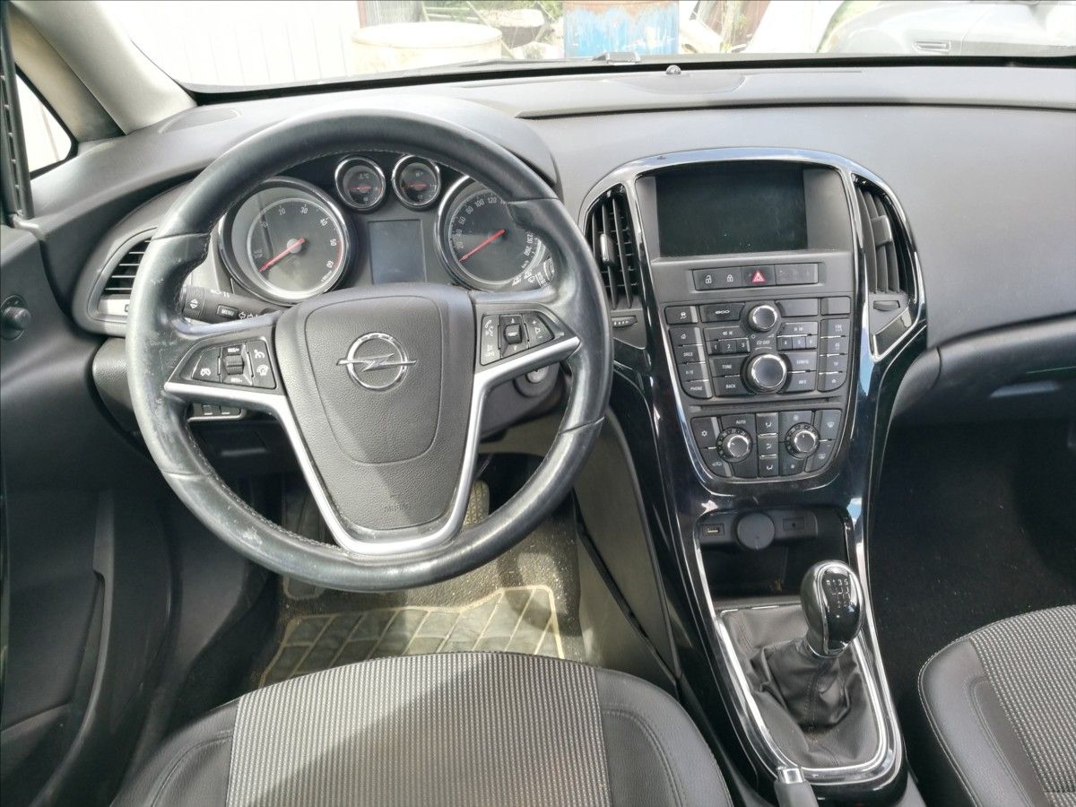 Opel Astra, 1,6 CDTi kombi - fotka 5