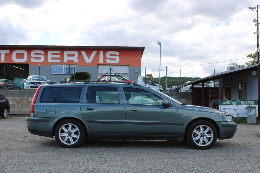 Volvo V70, 2,4 D  D5, KLIMA, STK 8/2028 - fotka 4