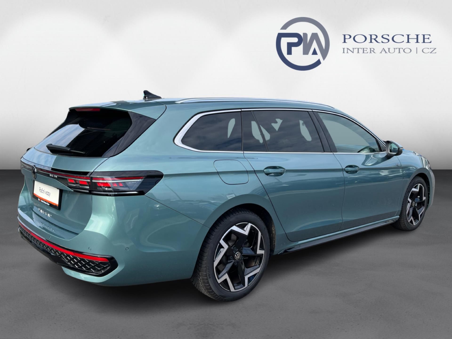 Volkswagen Passat, Passat R-Line 2,0 TDI 110 kW - fotka 2