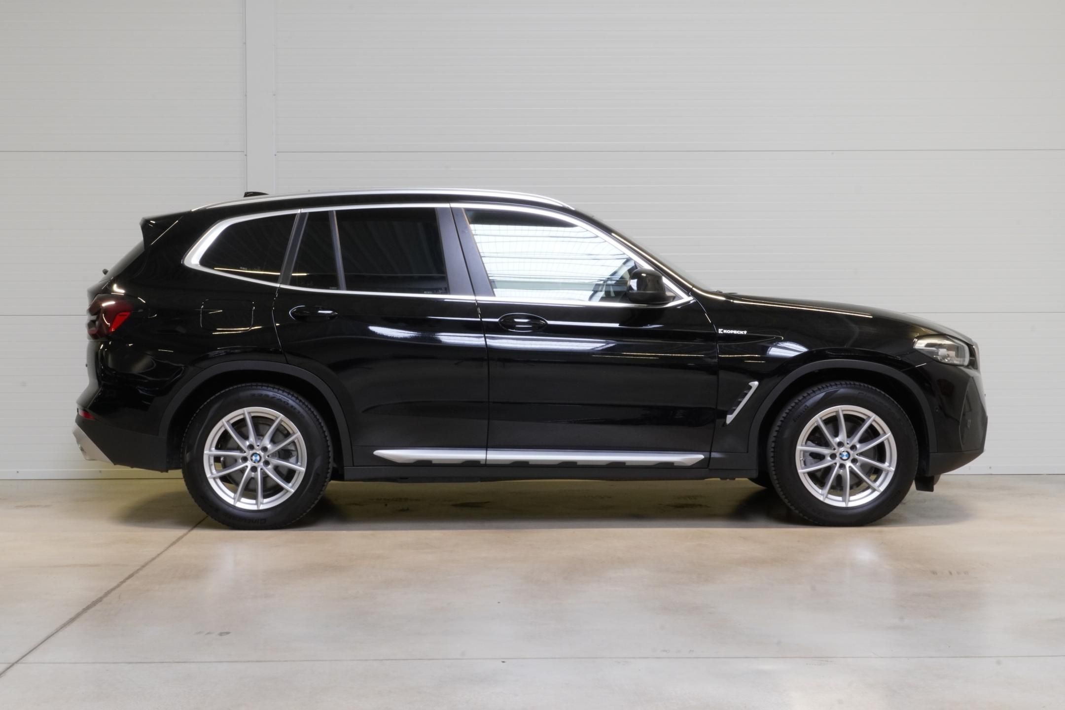 BMW X3, Xdrive20i,ČR,Kamera,Vyhř.volan - fotka 4