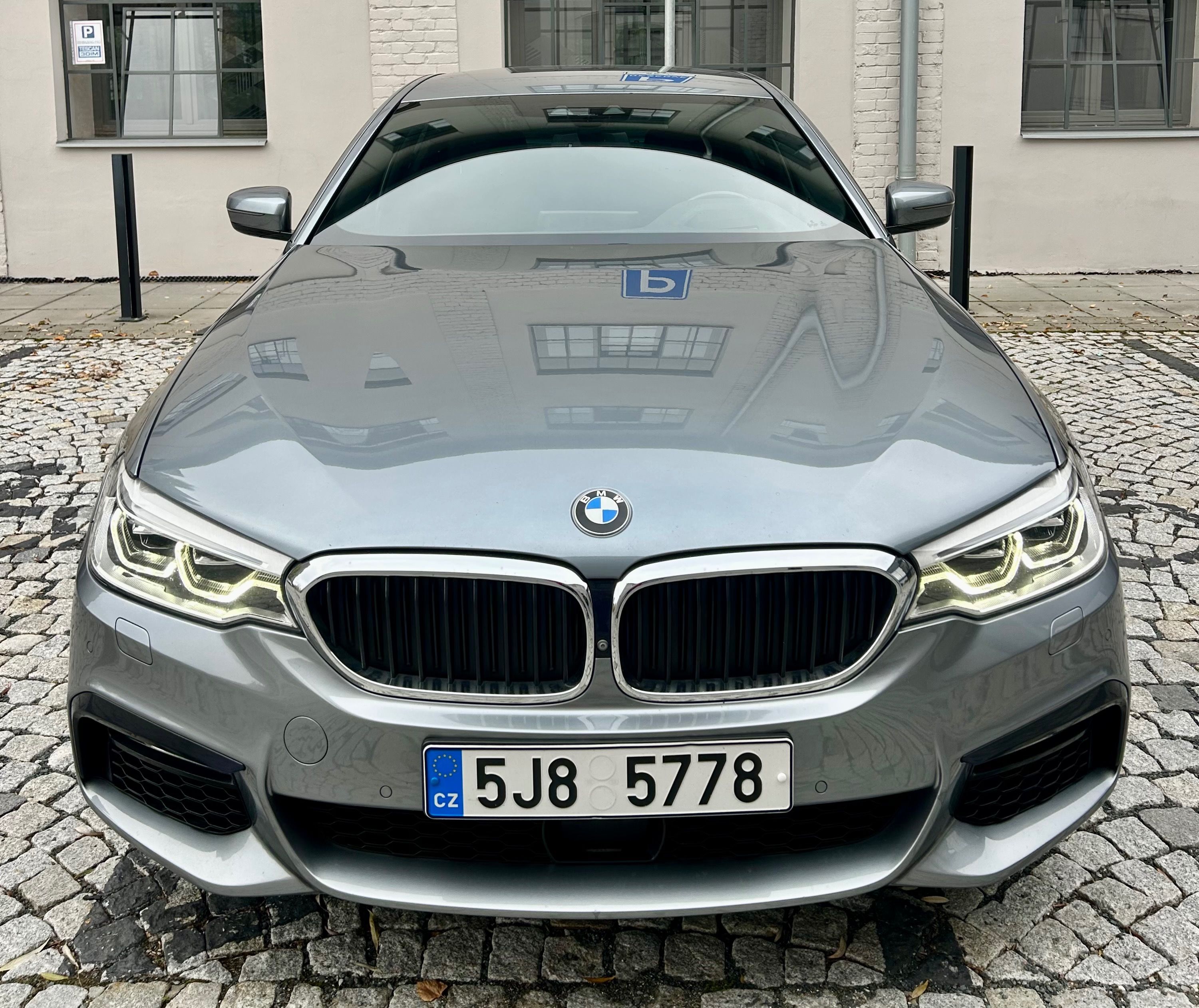 BMW Řada 5, 530 XI M-PAKET-LED-ACC-H&K-ČR - fotka 3