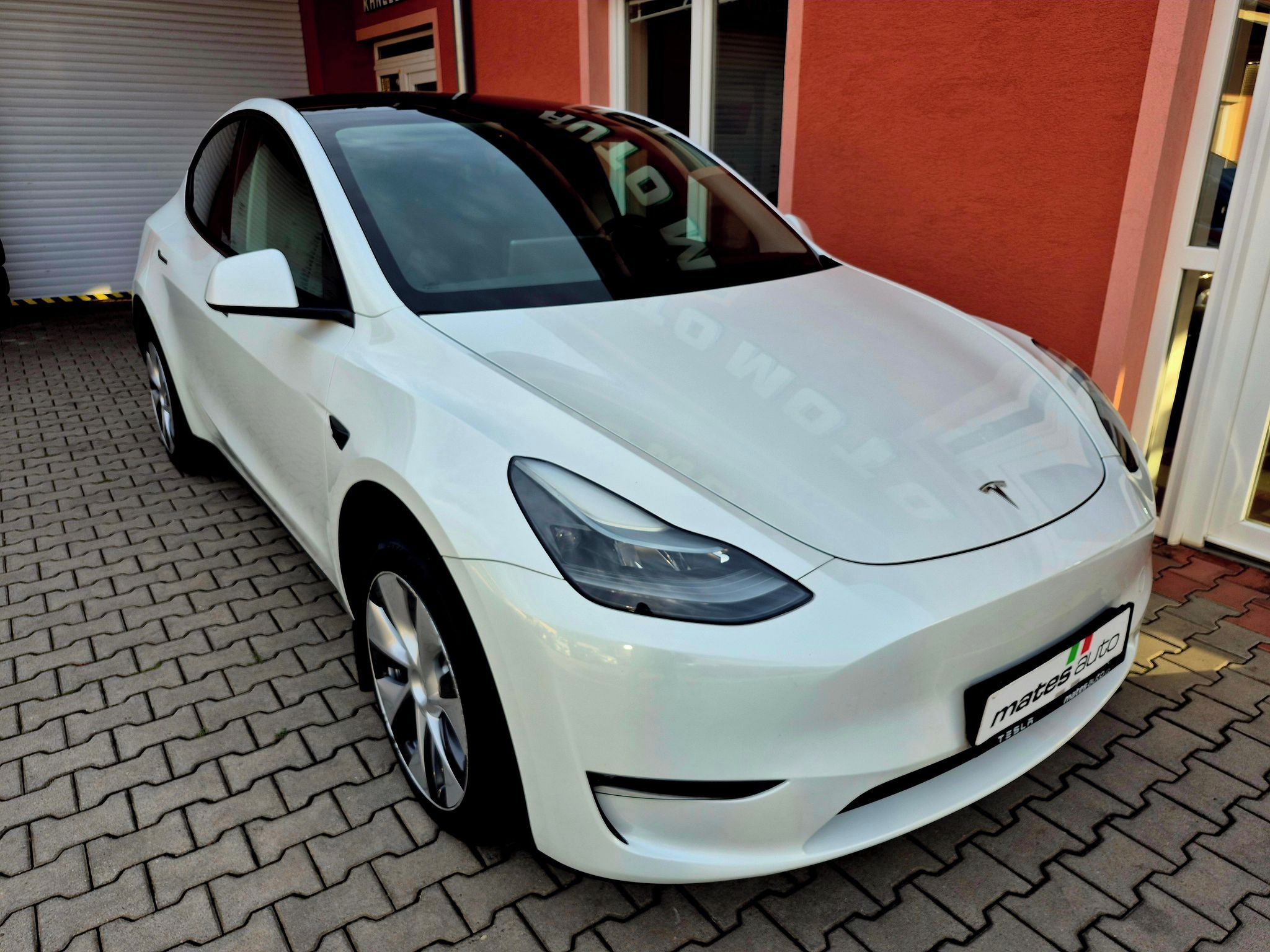 Tesla Model Y, L.Range D.M. 378kW - BERLÍN DP - fotka 4