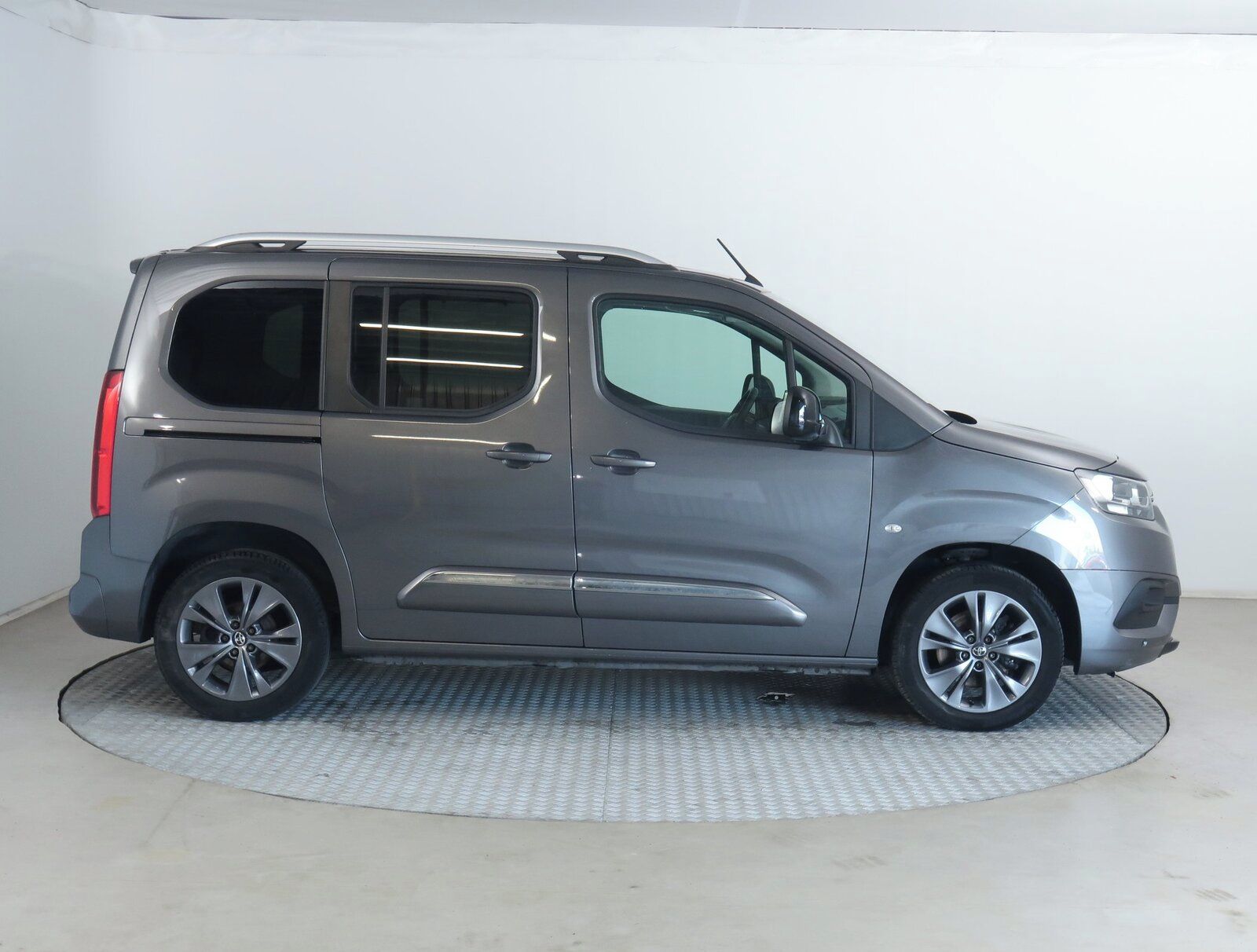 Toyota Proace City Verso, 1.2 T, 5Míst, Klima, ČR, 1Maj - fotka 6