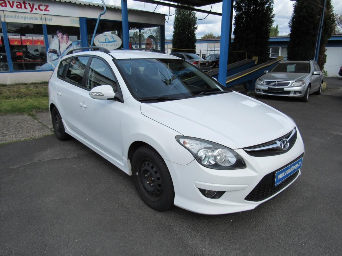 Hyundai i30, 1,4 i 80kW Combi - fotka 3