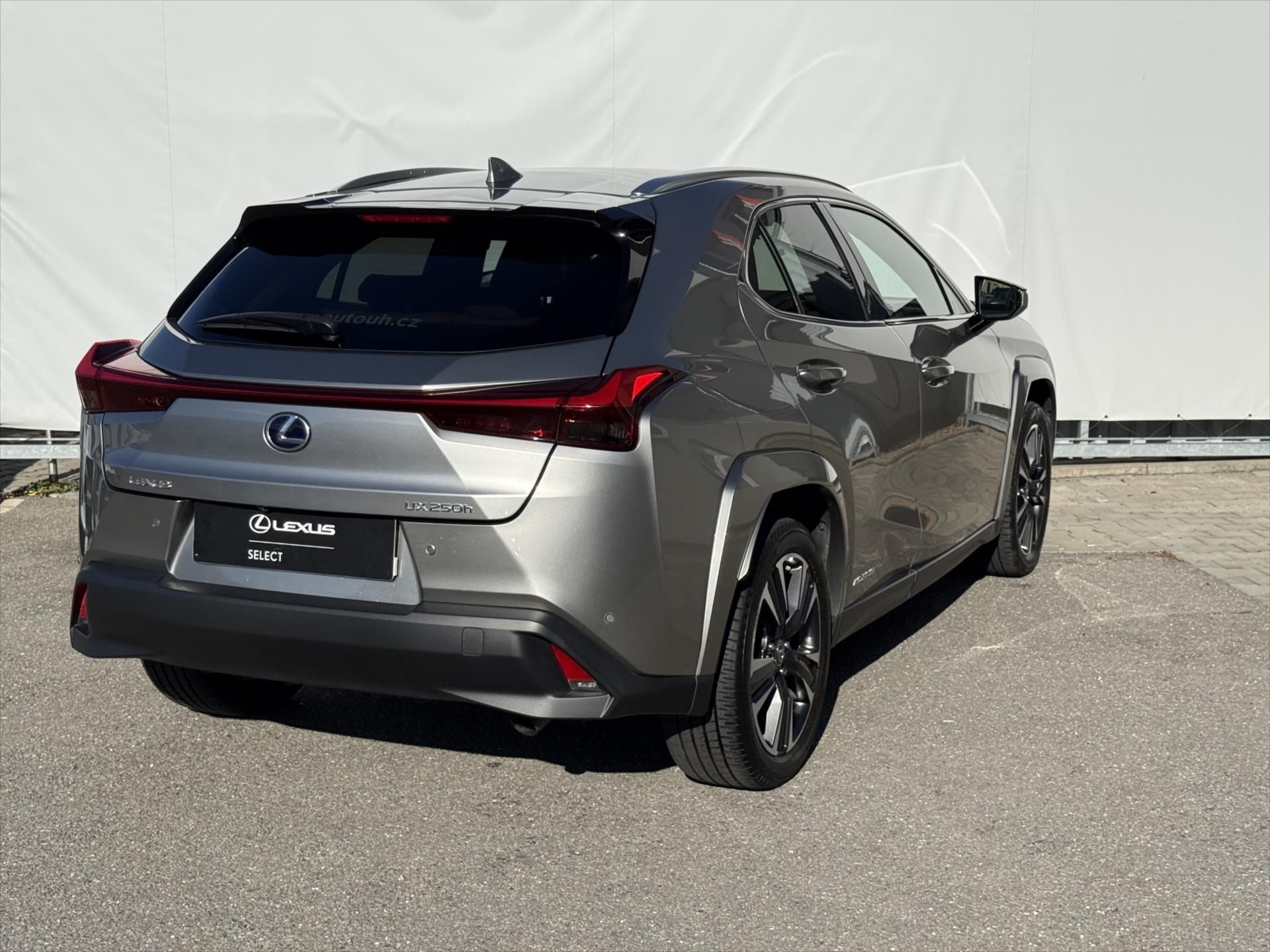 Lexus UX 250h, 2,0 Luxury, 4x4  UX - fotka 4