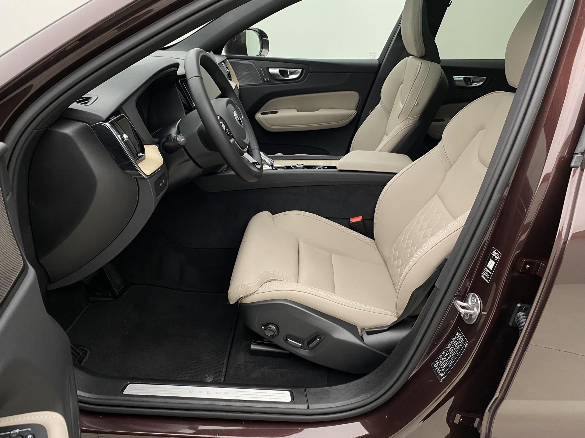 Volvo XC60, T6 AWD RECHARGE BRIGHT PLUS CZ - fotka 3