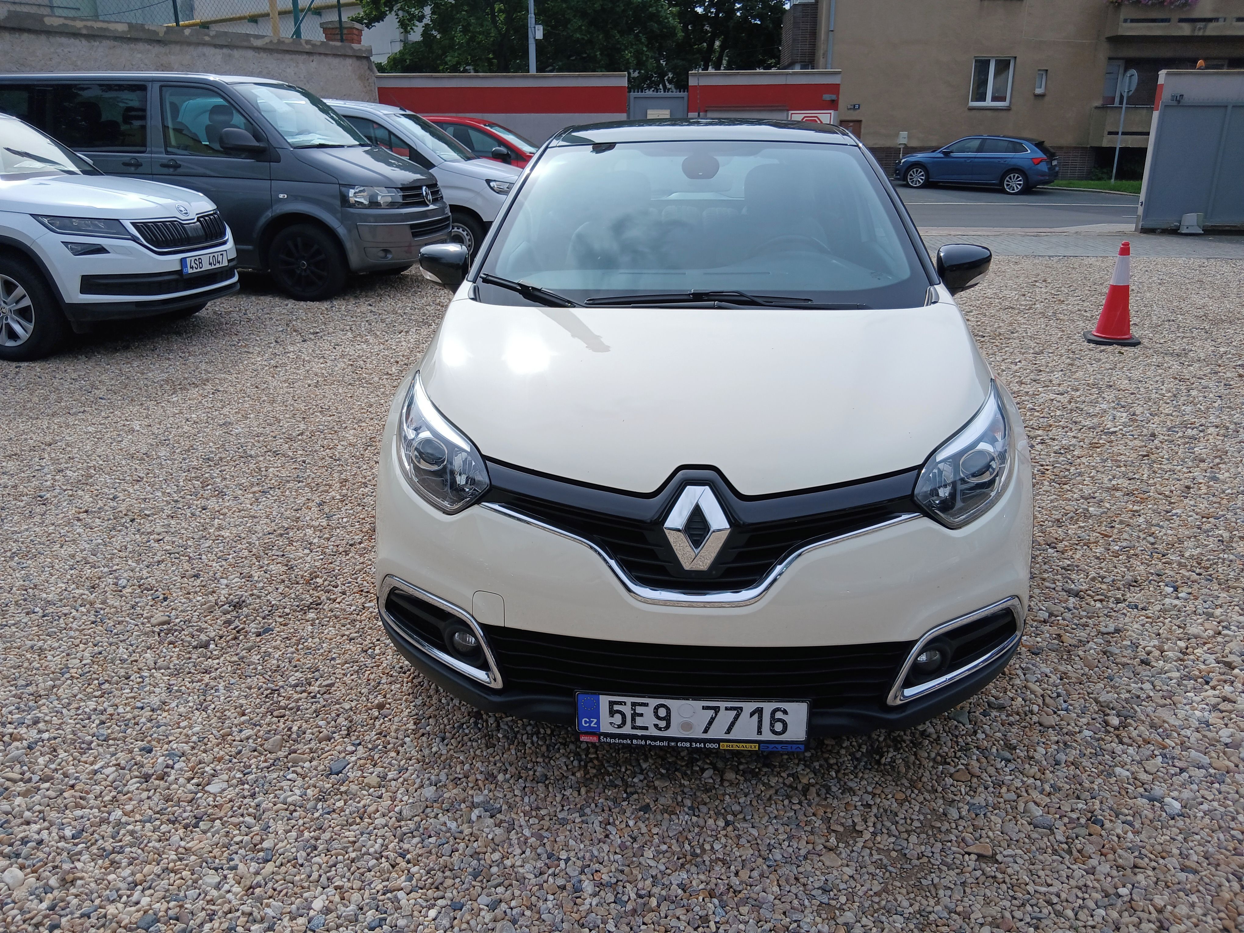 Renault Captur, 1.2i 87KW Automat,ČR+Z.kola - fotka 2