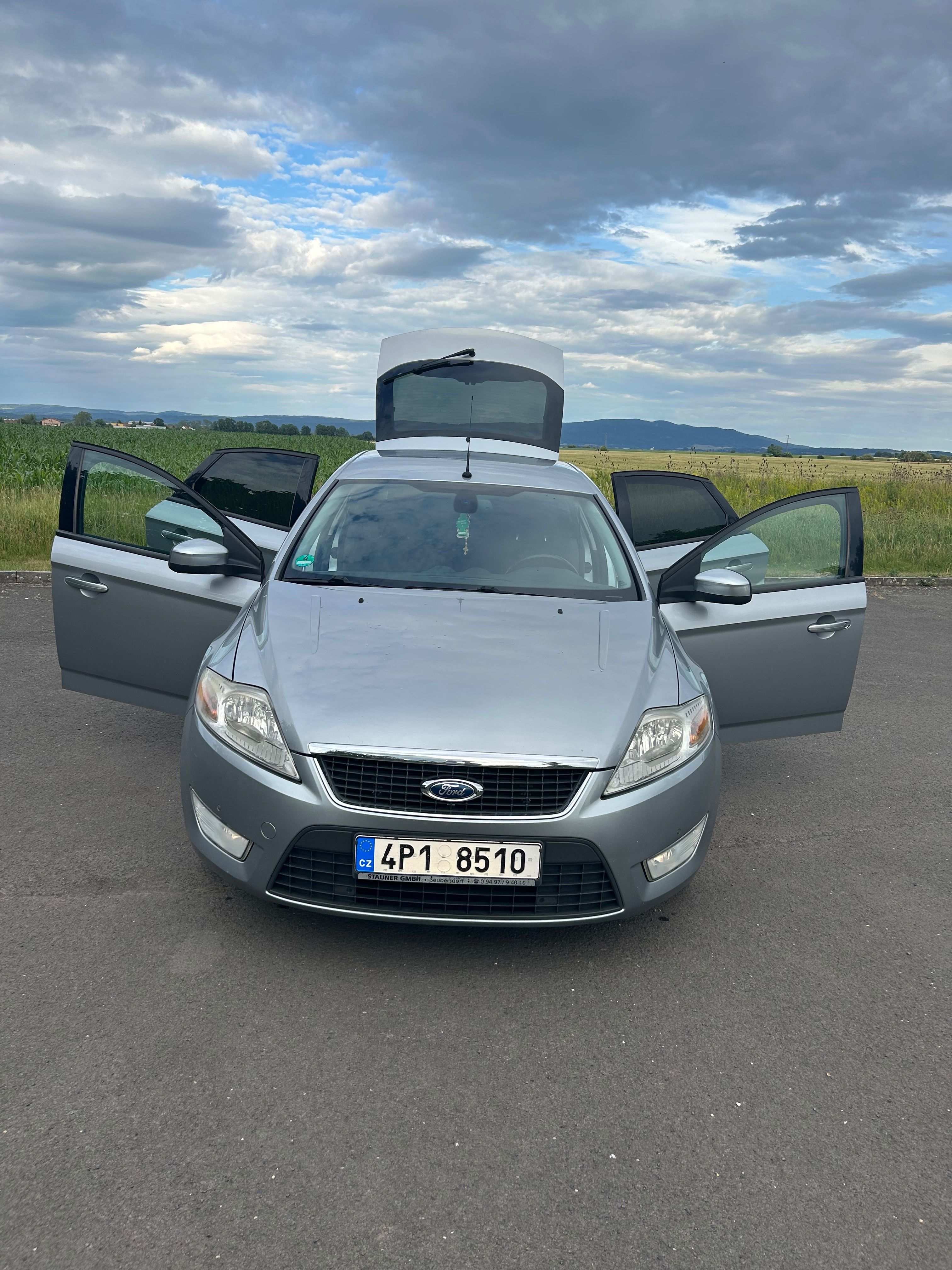 Ford Mondeo, Osobní automobil