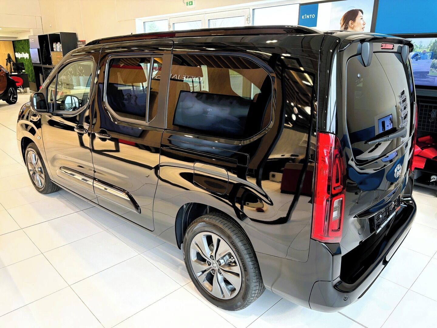 Toyota Proace City Verso, 1,5   LWB 1.5D 130 AT Family - fotka 4