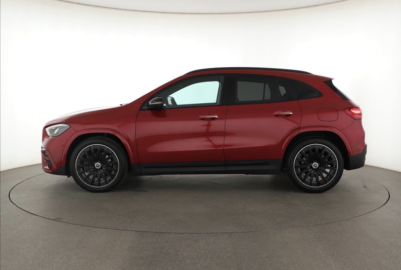 Mercedes-Benz GLA, 220 4MATIC, AMG Line, Automat - fotka 2