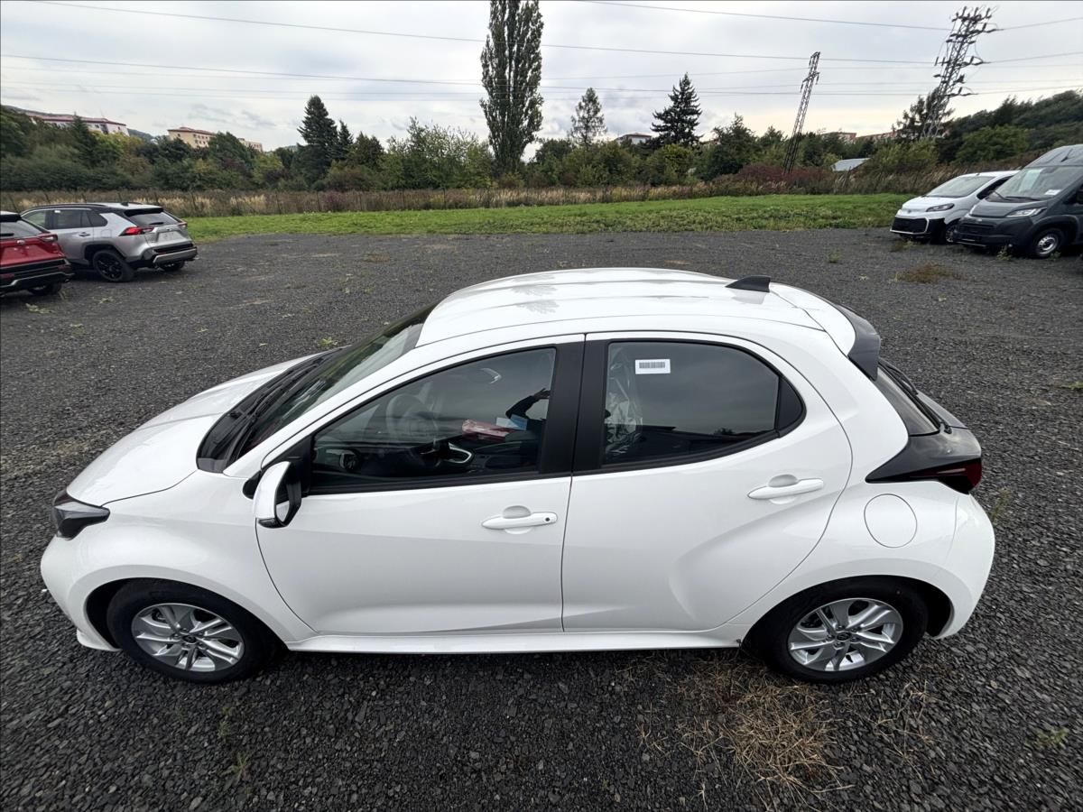 Toyota Yaris, 1,5   Comfort HEV 116 CVT - fotka 4