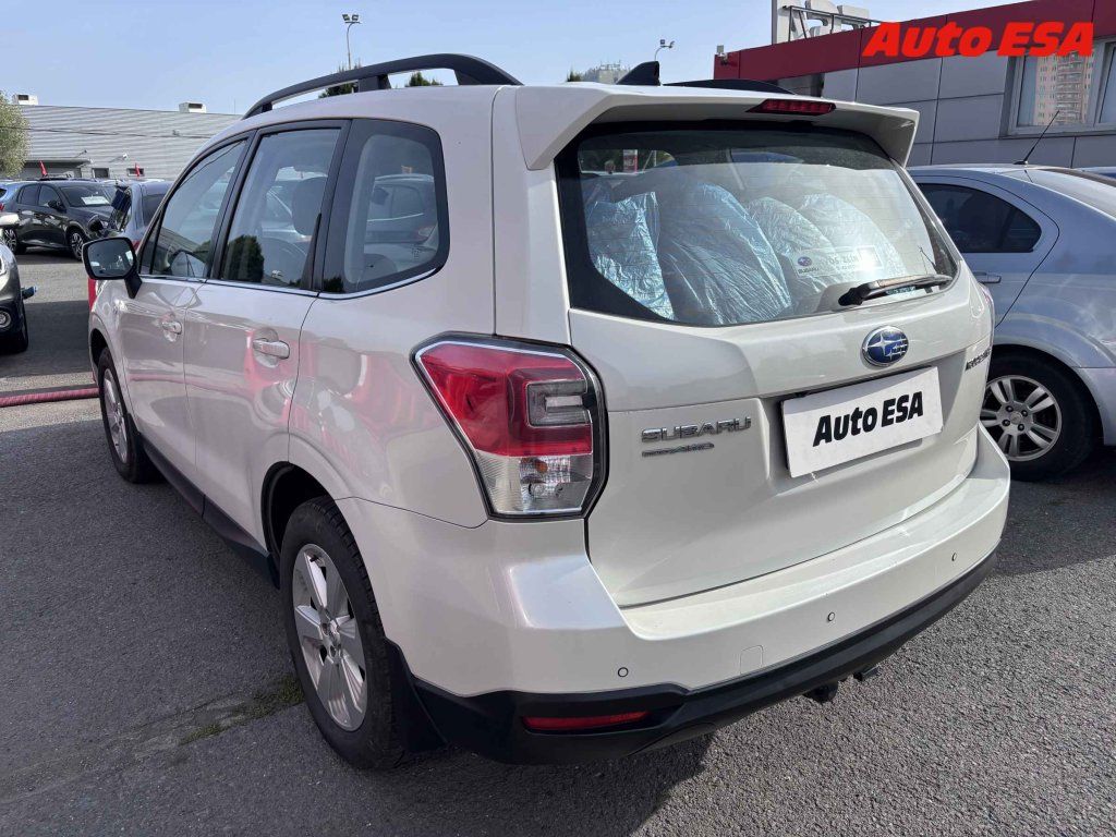 Subaru Forester, 2.0i 4x4,1.maj,ČR - fotka 2
