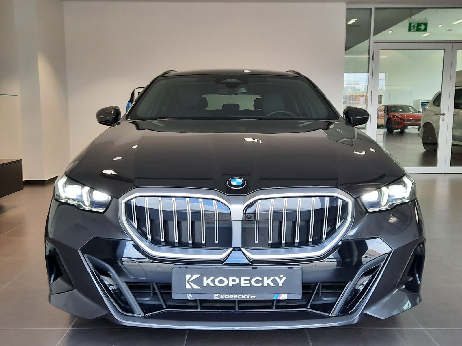 BMW Řada 5, 520d xDrive Touring M Sport - fotka 2