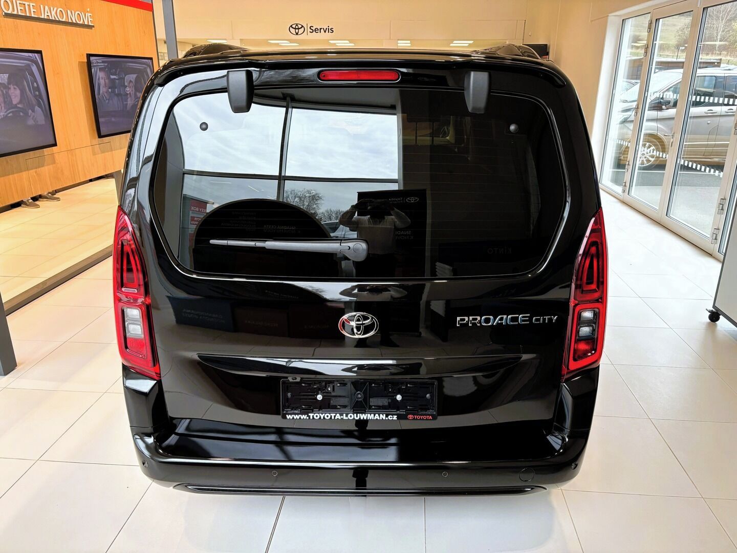 Toyota Proace City Verso, 1,5   LWB 1.5D 130 AT Family - fotka 5