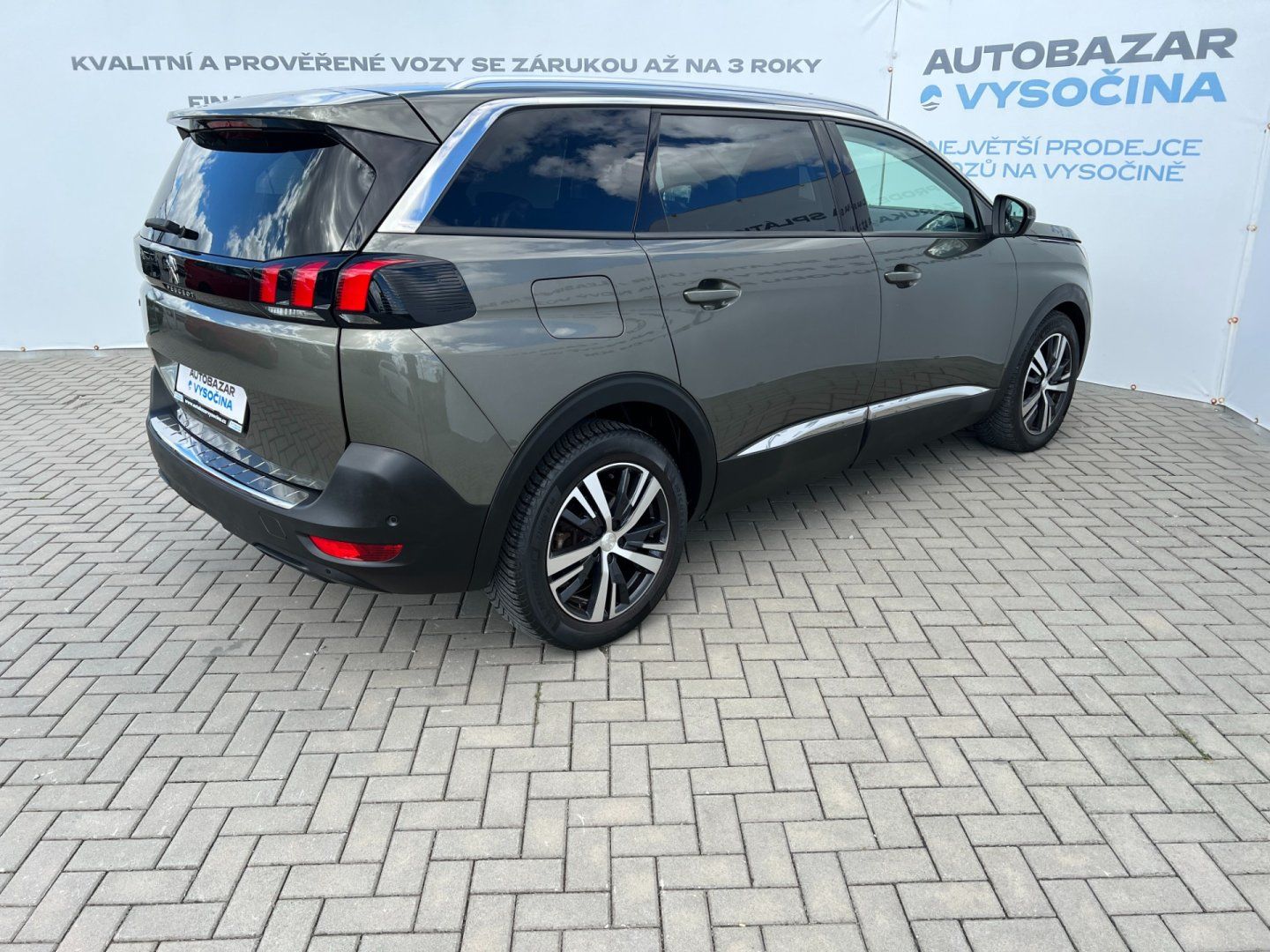 Peugeot 5008, 1.2PT 96kW ALLURE+ 7-míst - fotka 4