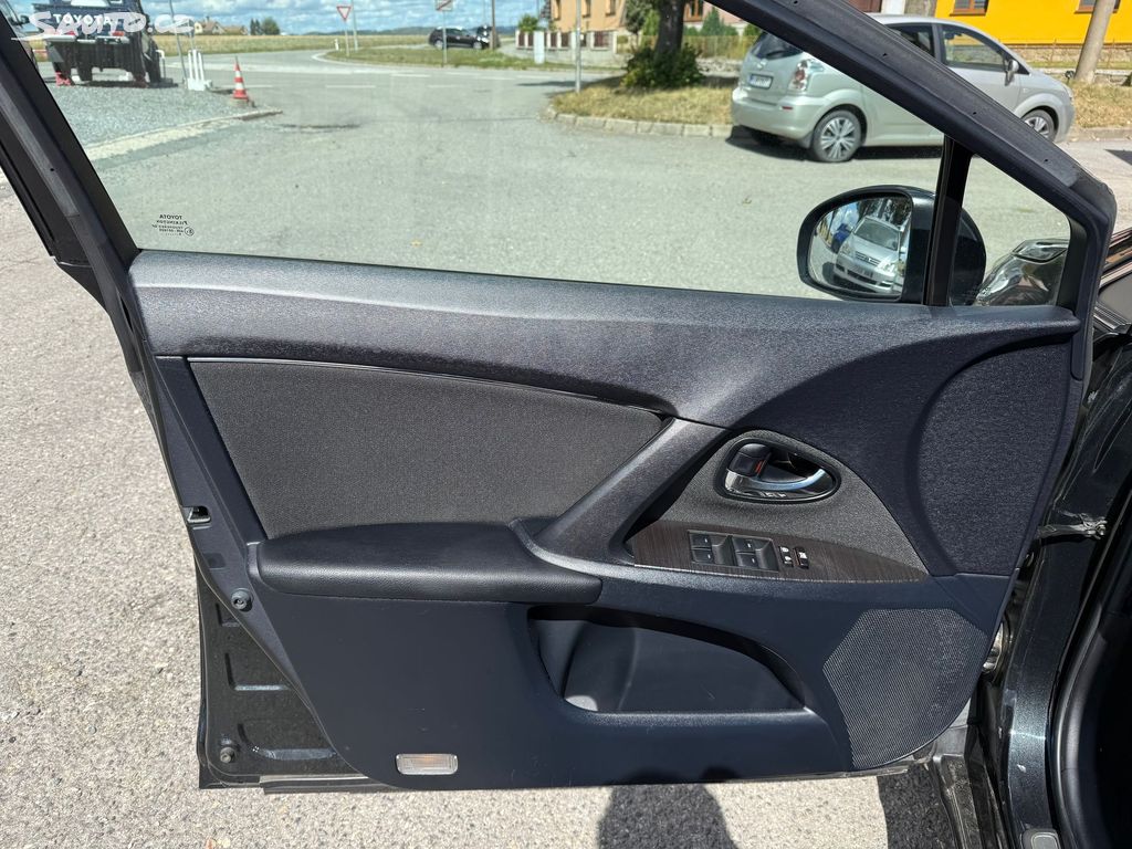 Toyota Avensis, fotka 7