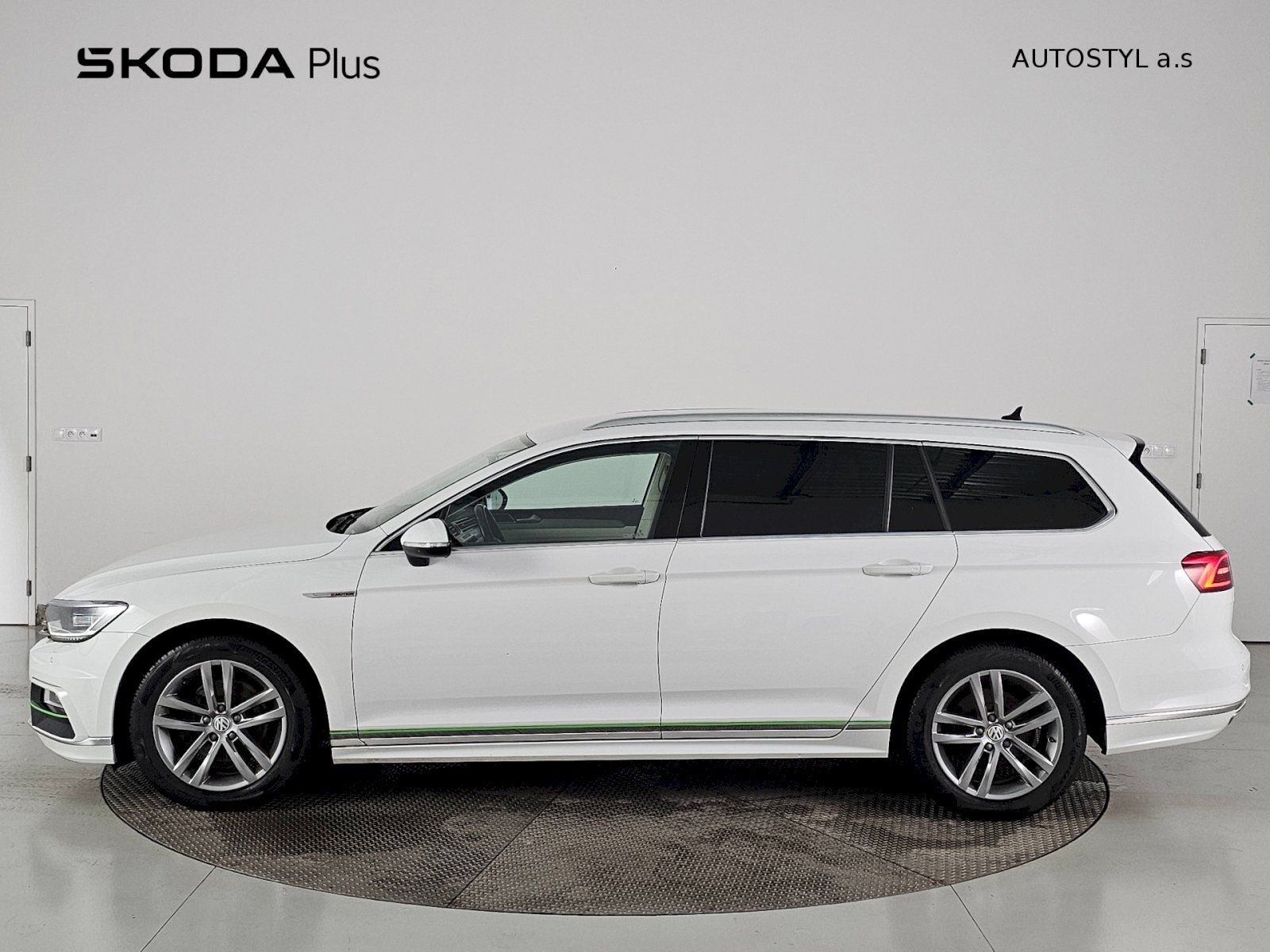 Volkswagen Passat Variant, 2.0TDI 140kW DSG R-line DSG 4x - fotka 3