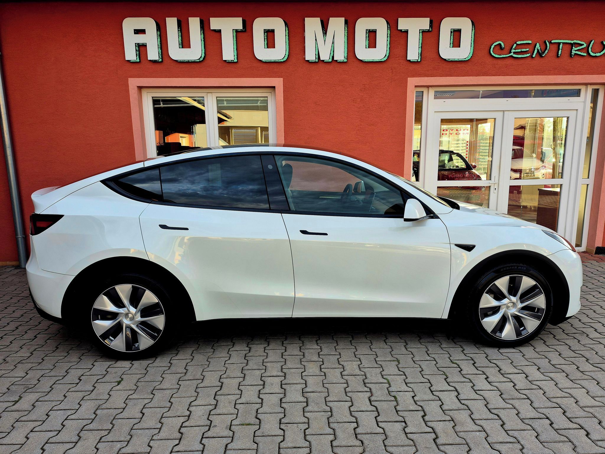Tesla Model Y, L.Range D.M. 378kW - BERLÍN DP - fotka 6