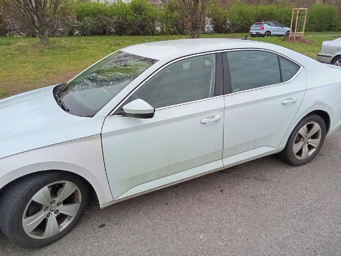 Škoda Superb, 1.6 TDI Servisovano - fotka 6