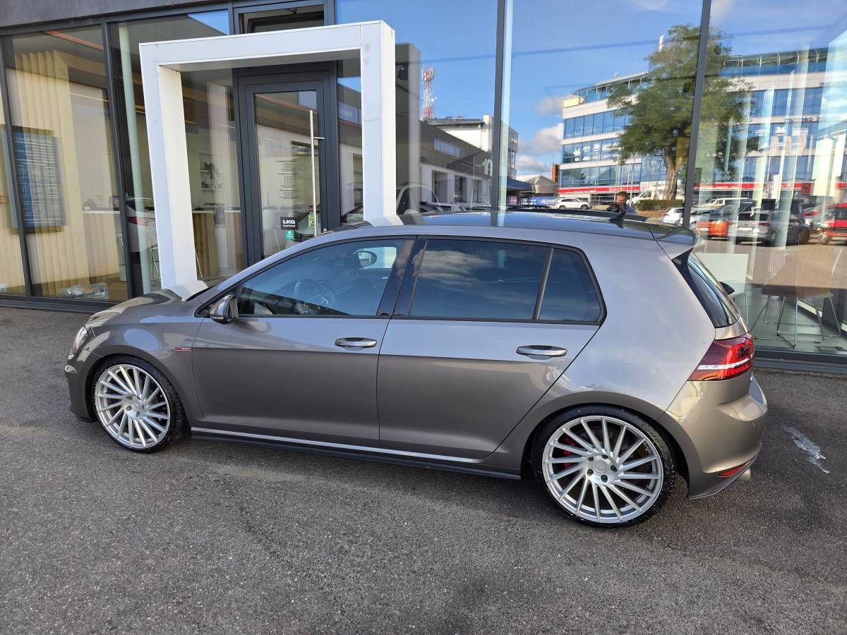 Volkswagen Golf, 2.0 GTI - fotka 2