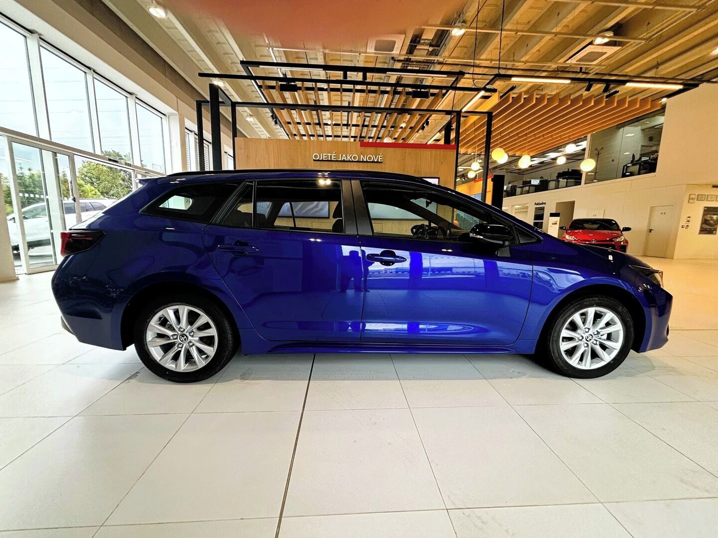 Toyota Corolla, 1,8   TS Comfort HEV - fotka 6