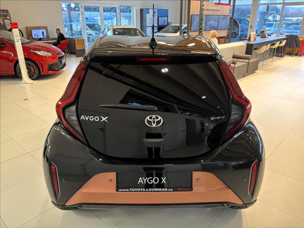 Toyota Aygo, 1,5   X Executive 2026 - fotka 6