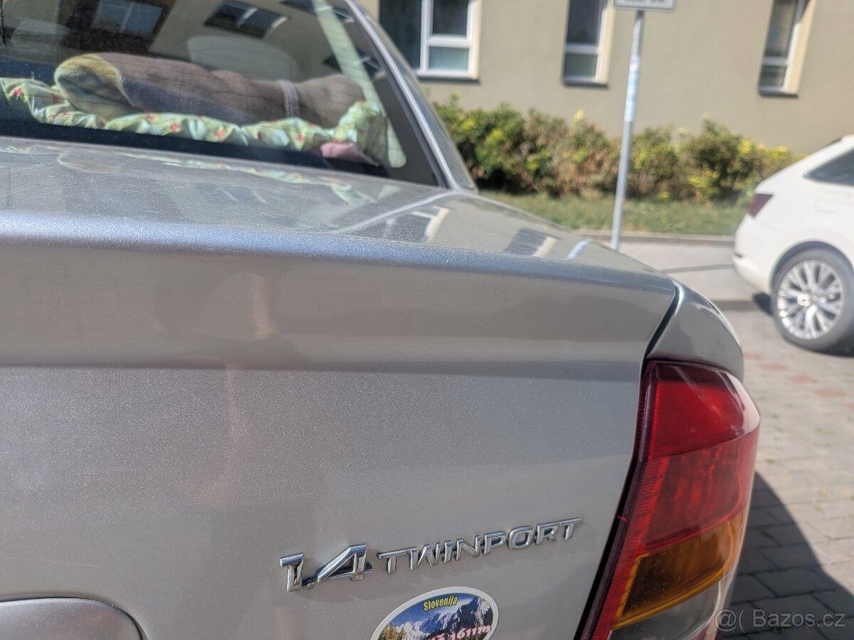 Opel Astra, Classic H 1.4 16V Sedan - fotka 3