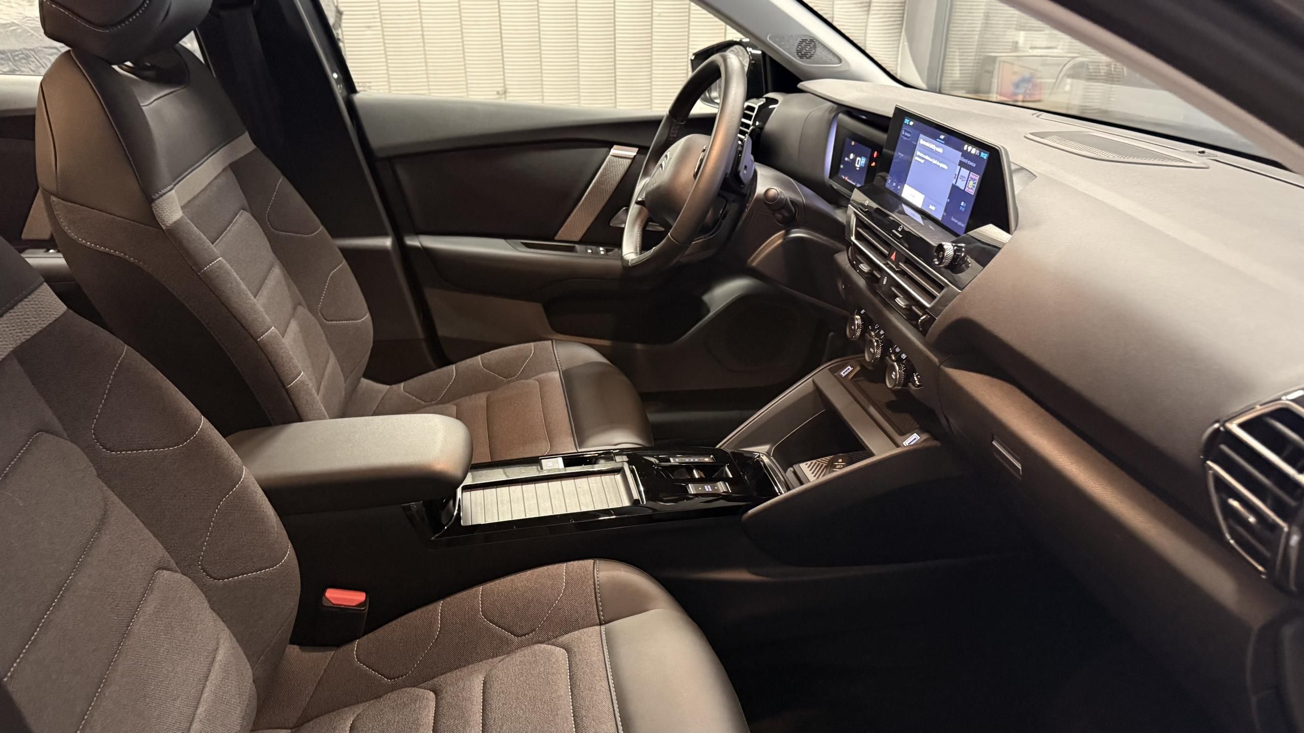 Citroën C4, 1.2i,1 AT 130,ČR,ZÁRUKA - fotka 3