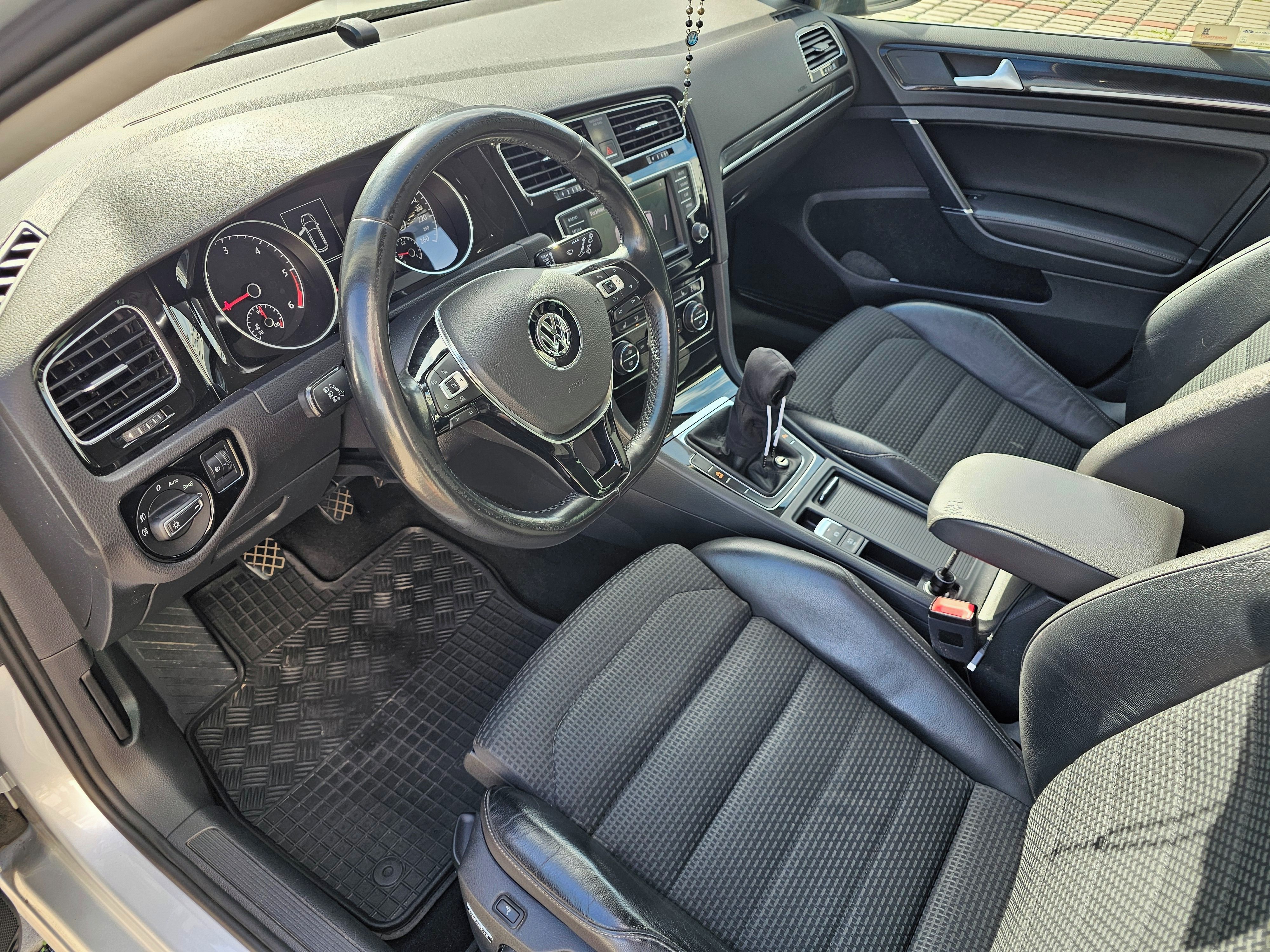 Volkswagen Golf, 1.6 TDI 81KW - fotka 5