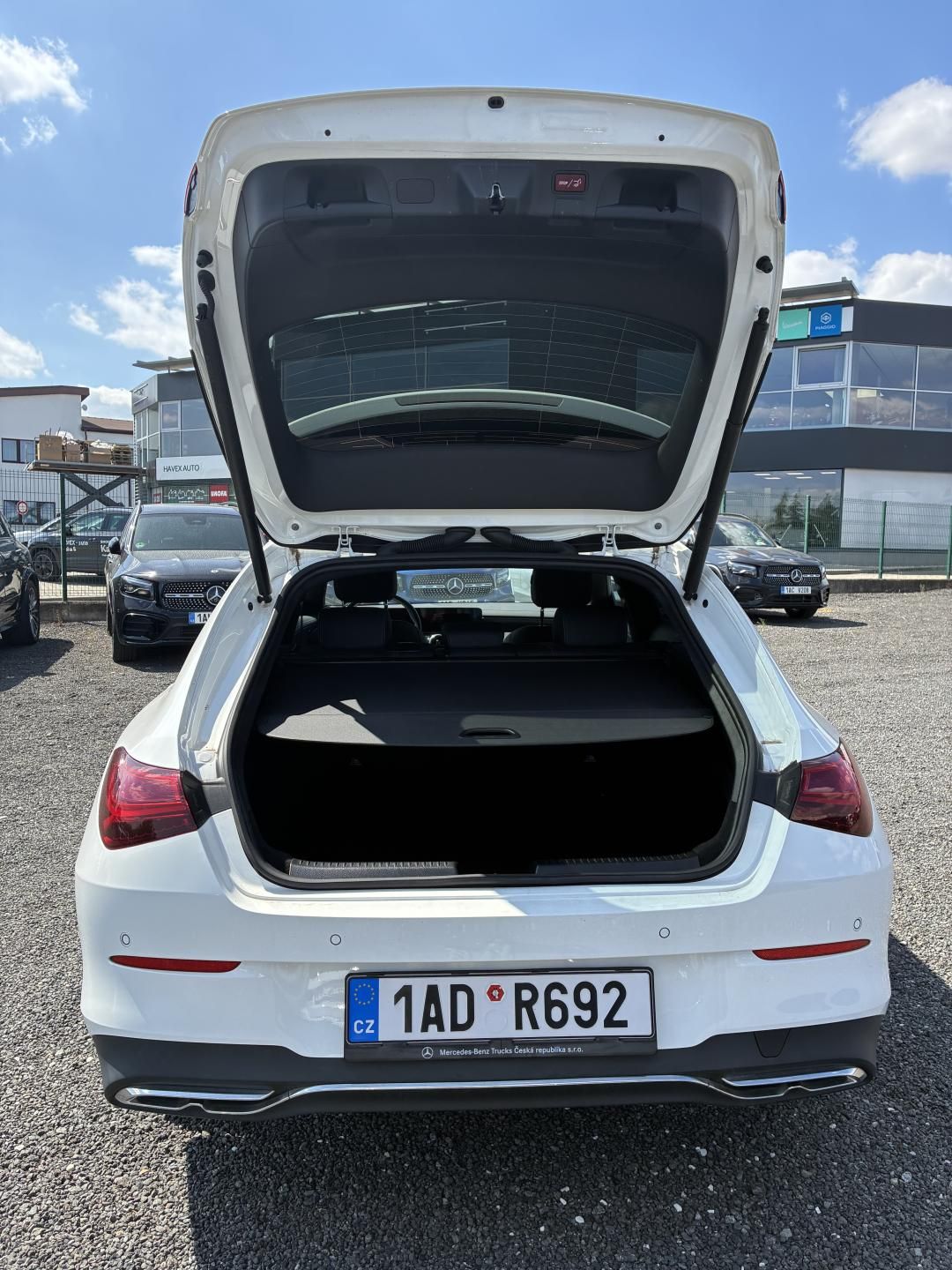 Mercedes-Benz CLA, 200d shooting brake - fotka 5