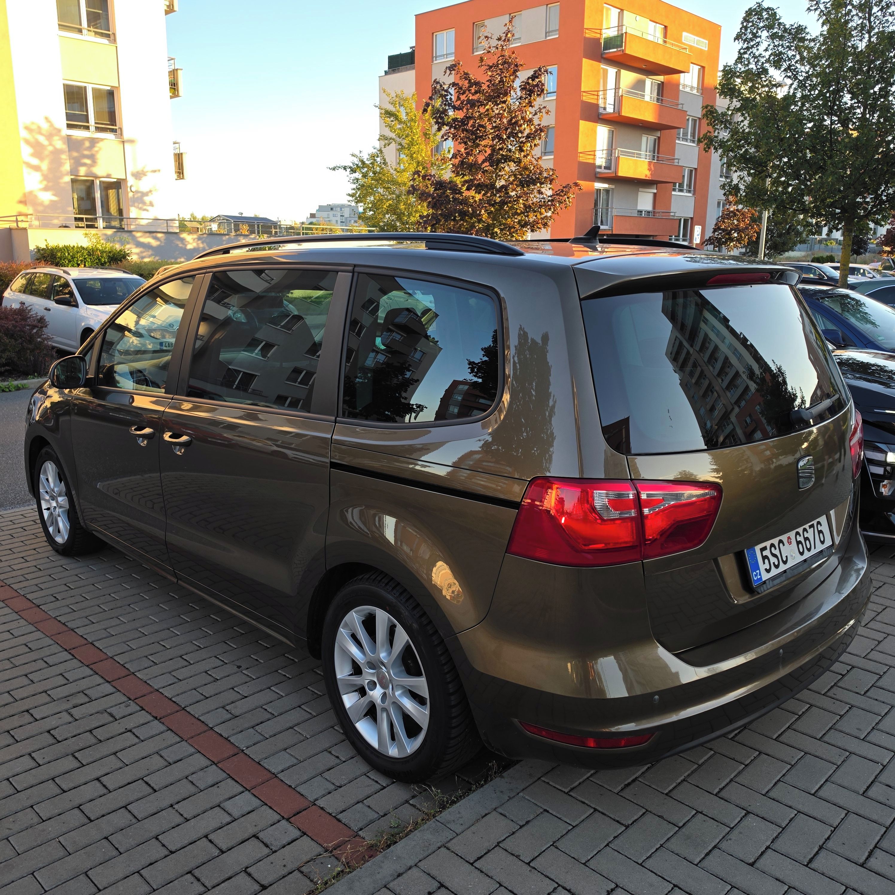 Seat Alhambra, 2.0 TDI, 7 MIST, Panorama, Xen - fotka 6
