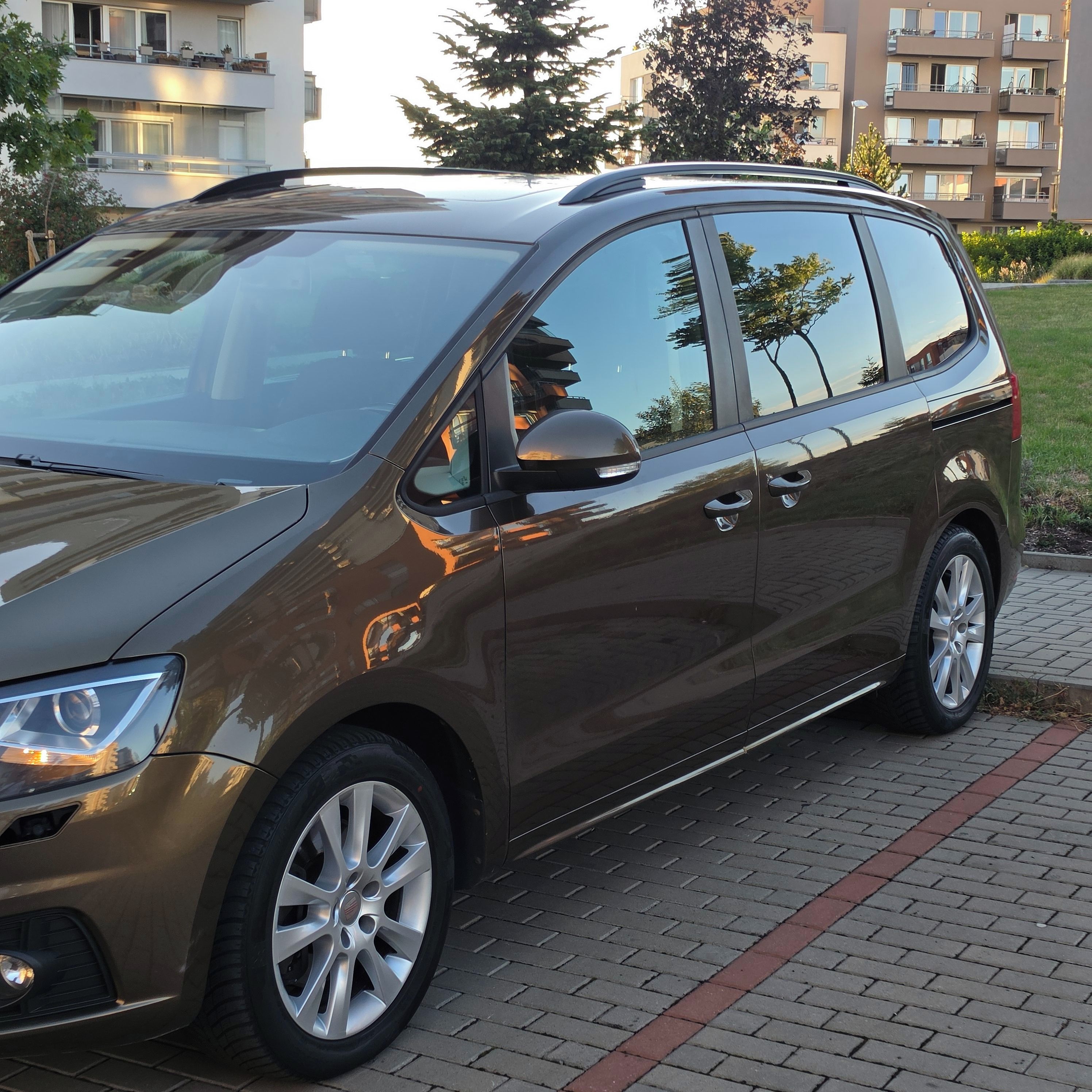 Seat Alhambra, 2.0 TDI, 7 MIST, Panorama, Xen - fotka 3