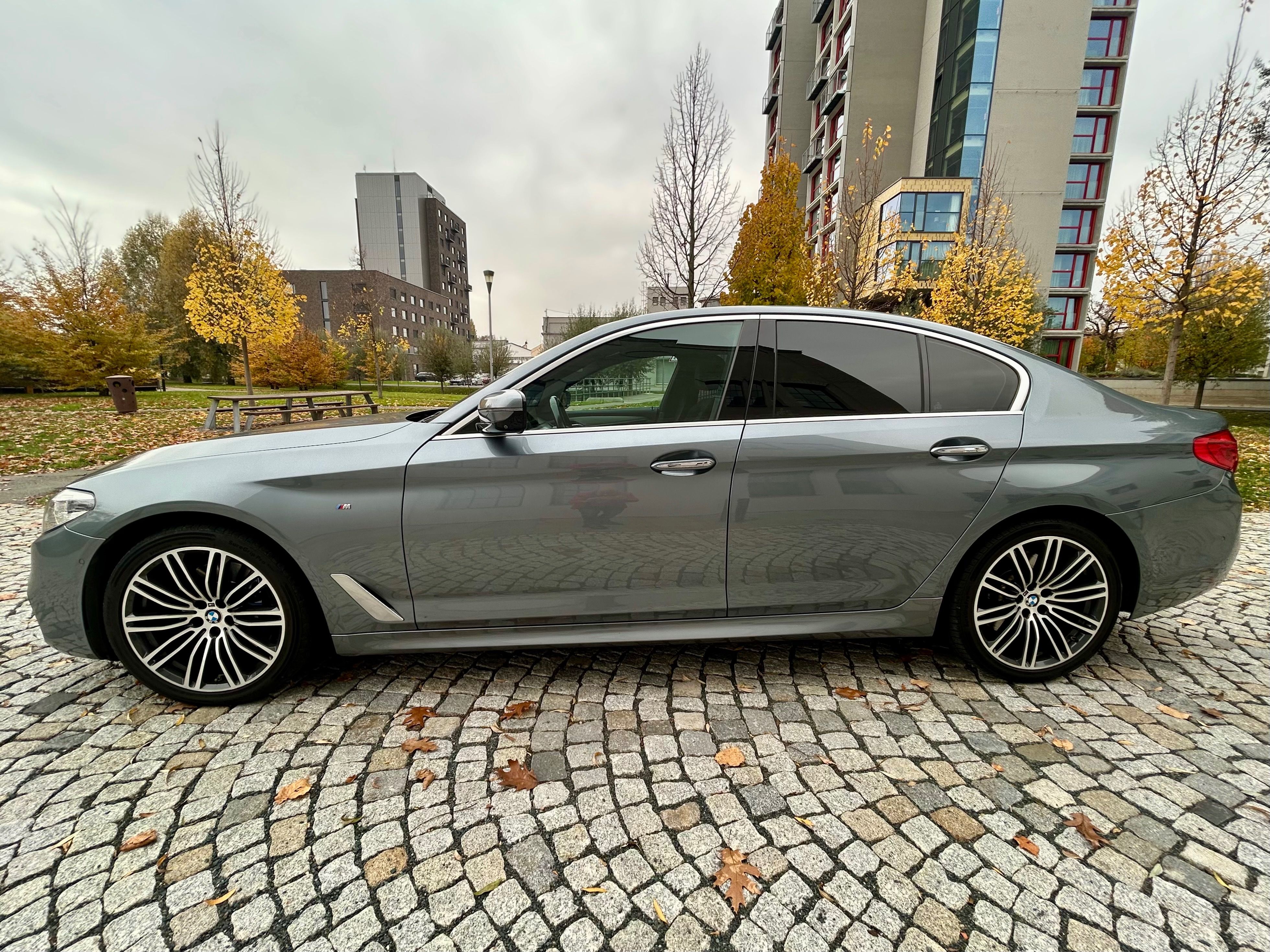 BMW Řada 5, 530 XI M-PAKET-LED-ACC-H&K-ČR - fotka 4