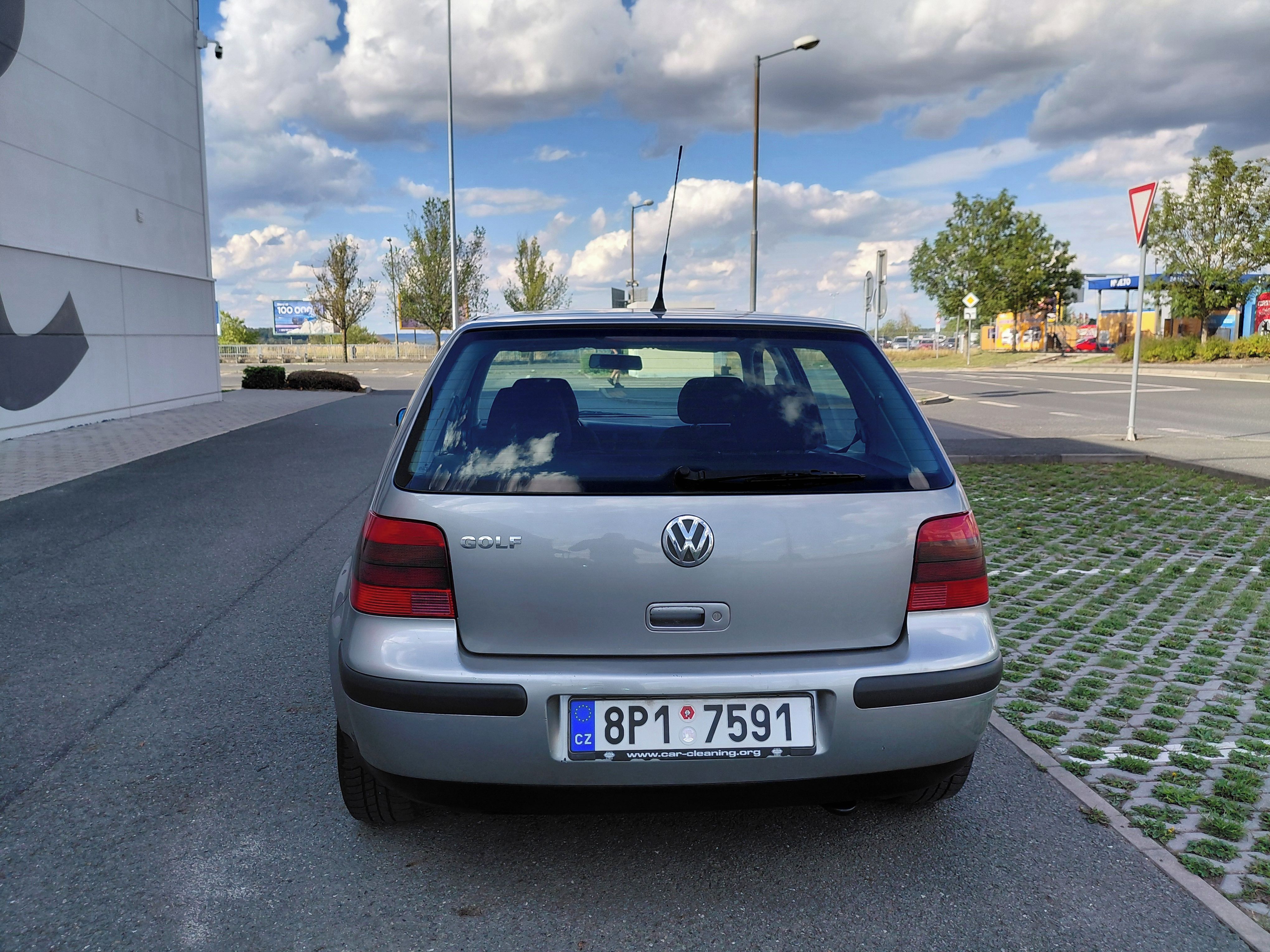 Volkswagen Golf, 1.4 16V 55KW 2.MAJ,NOVÁ STK - fotka 6