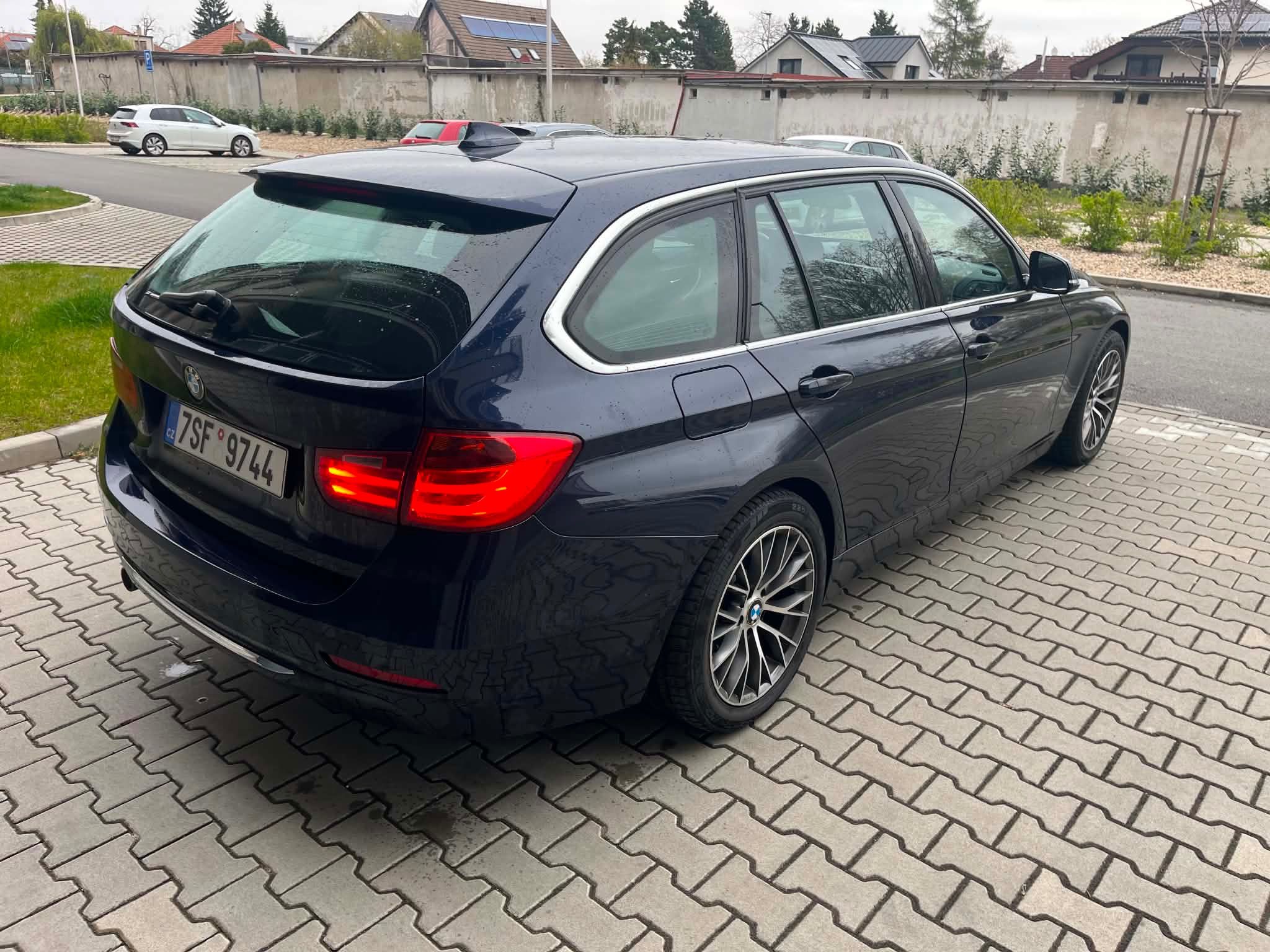 BMW Řada 3, 320D 135kw - fotka 5