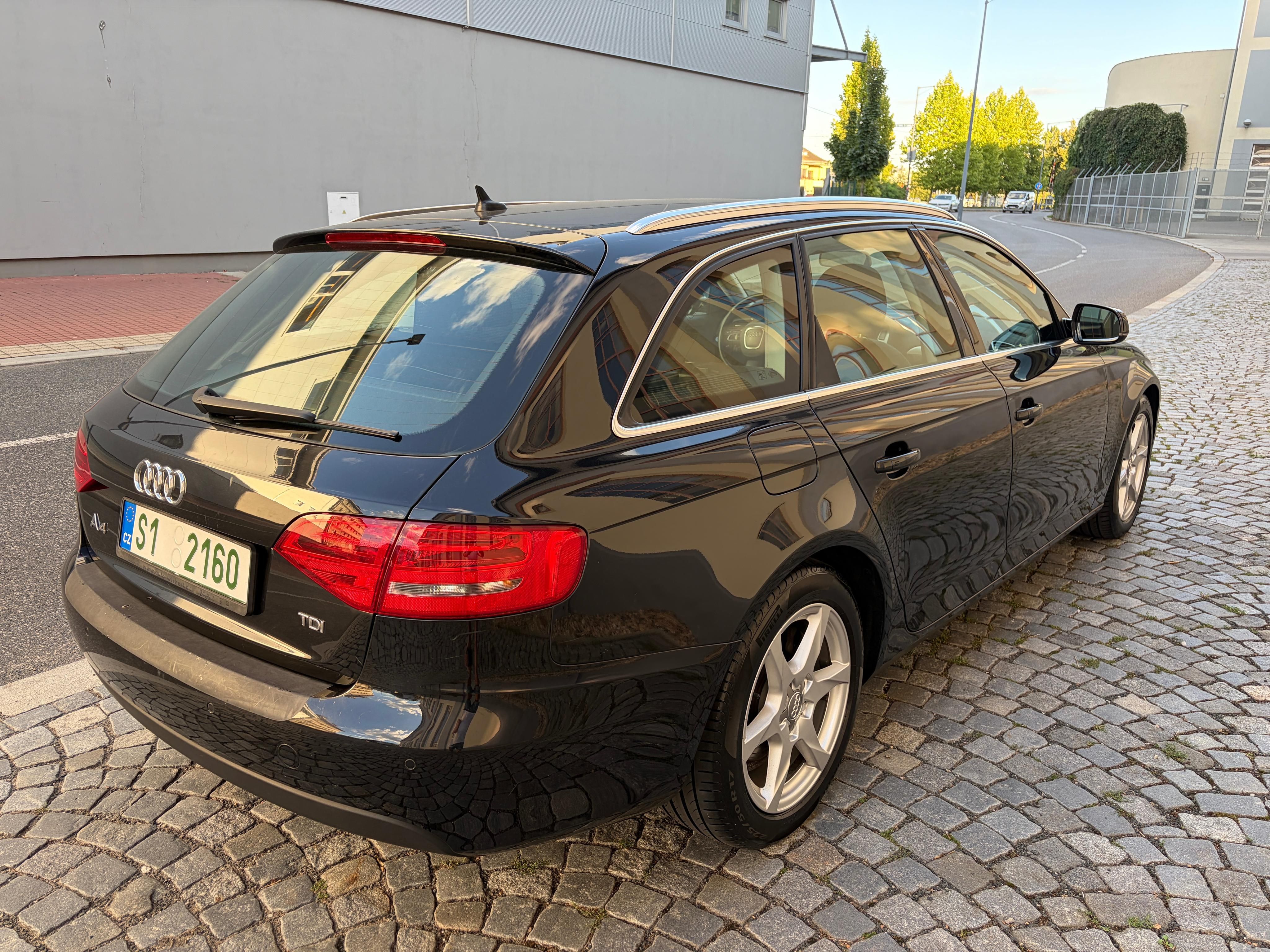 Audi A4, 2,0 TDI, manual - fotka 6