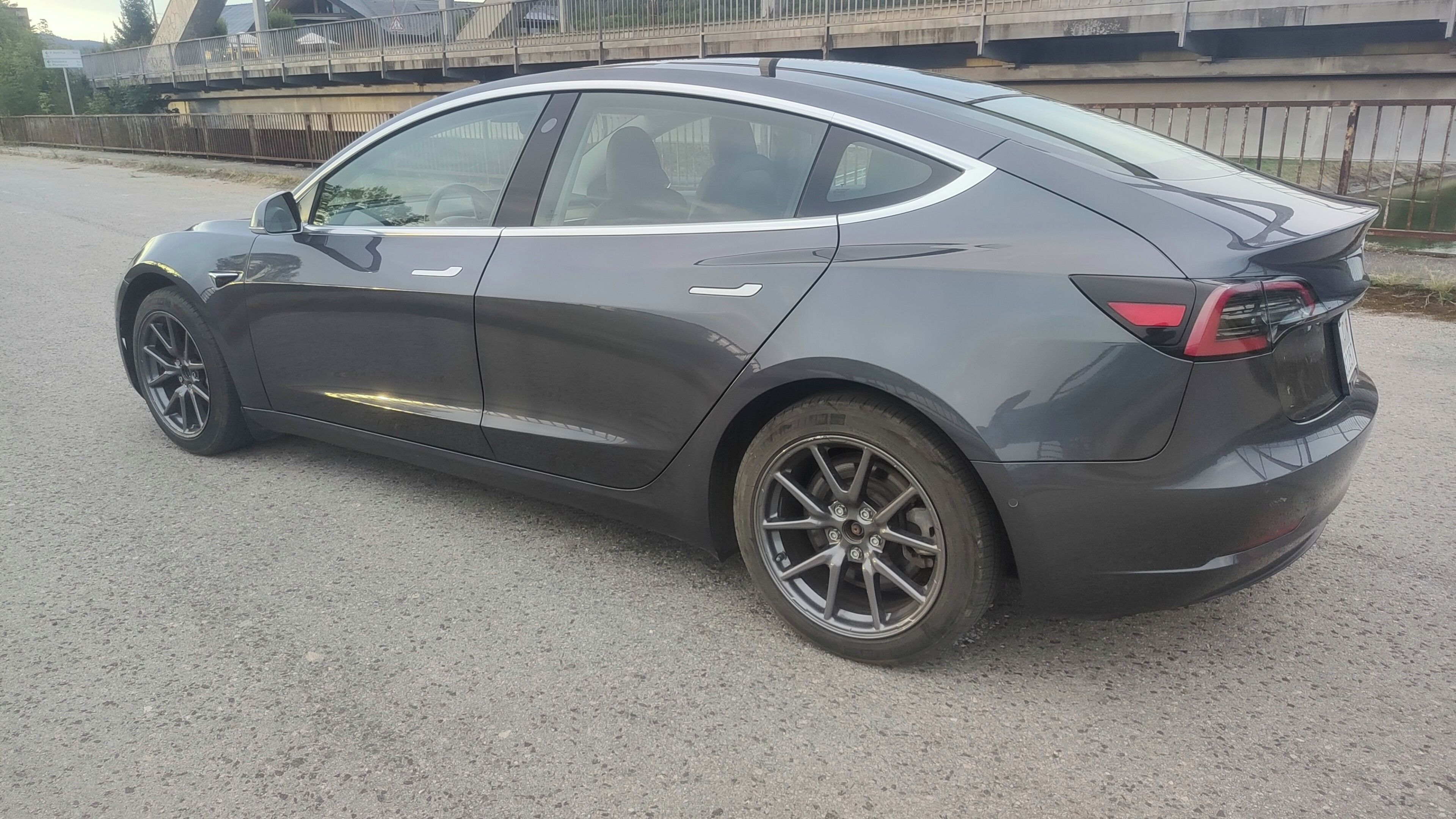 Tesla Model 3, Tesla model 3 standard range + - fotka 3