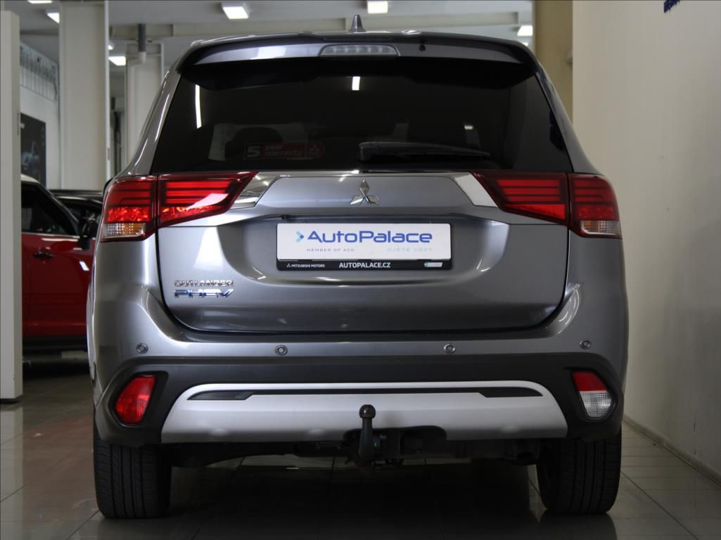 Mitsubishi Outlander, 2,4 PHEV 225k. Tažné 1.maj.ČR - fotka 4