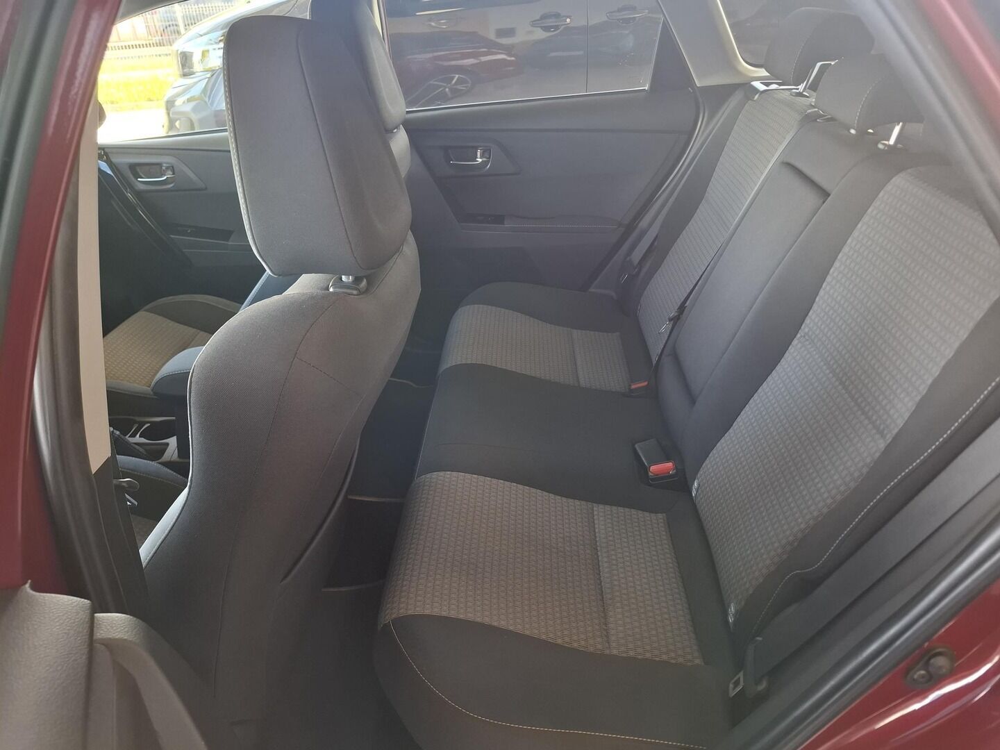 Toyota Auris, 1.8HEV 73KW 2018 - fotka 6