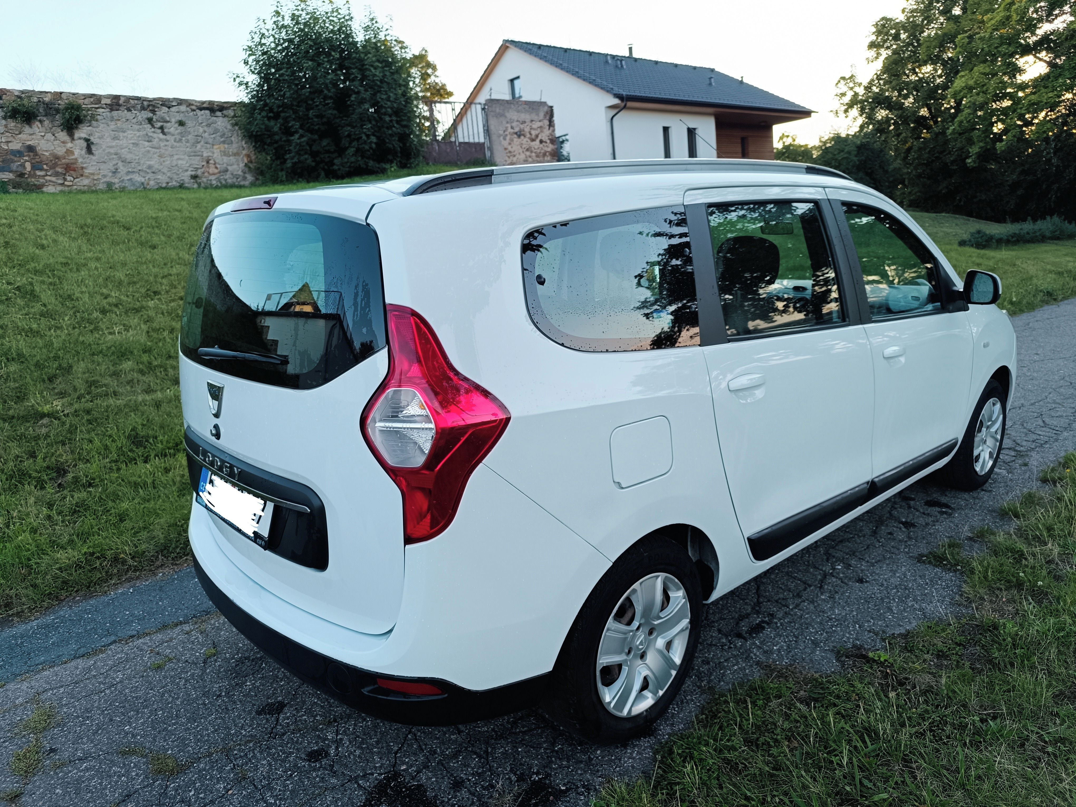 Dacia Lodgy, 1,6i 75kW, 7míst, 1.maj, ČR - fotka 5