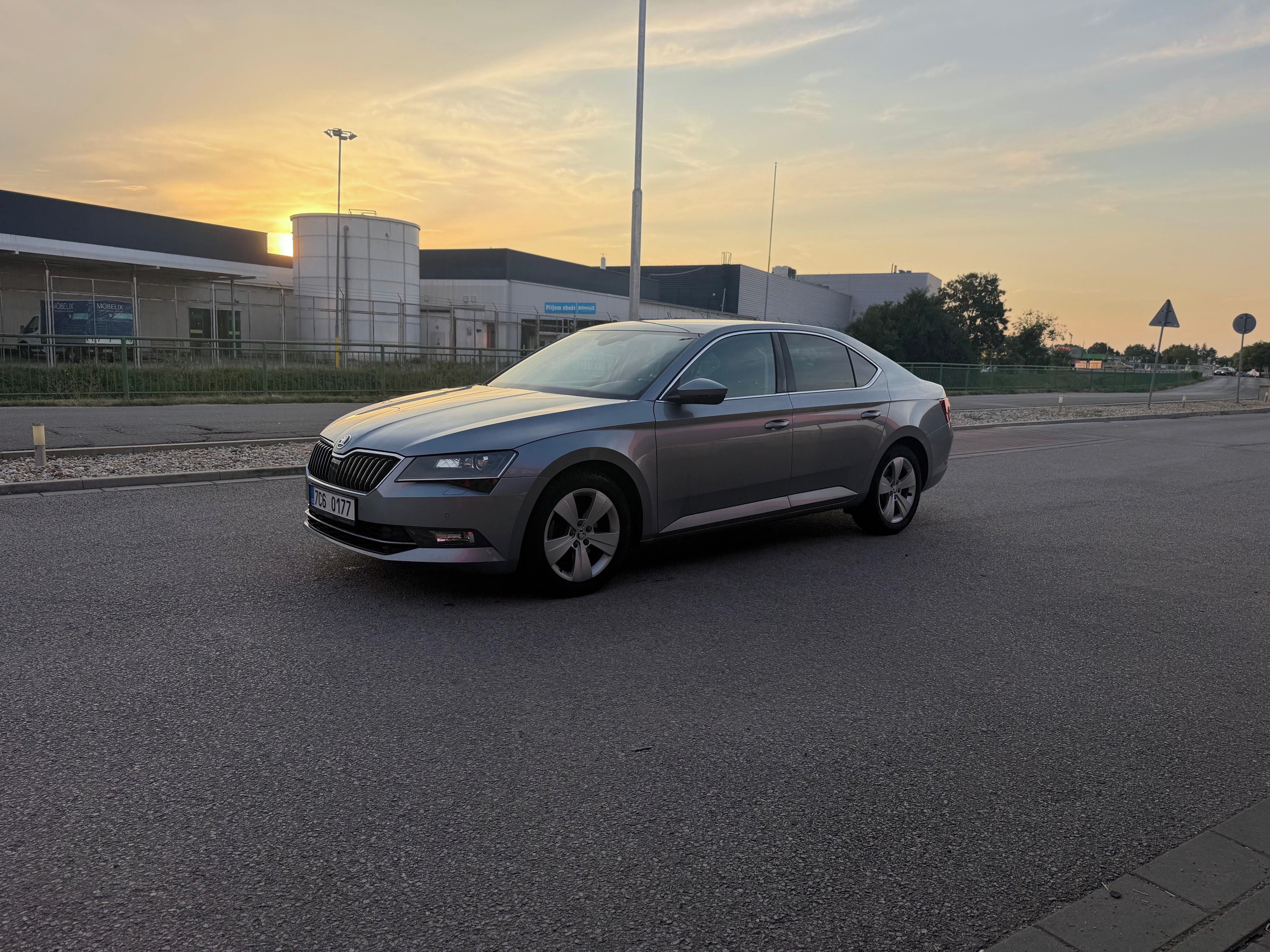 Škoda Superb, DSG, 132 Kw, druhý majitel - fotka 5