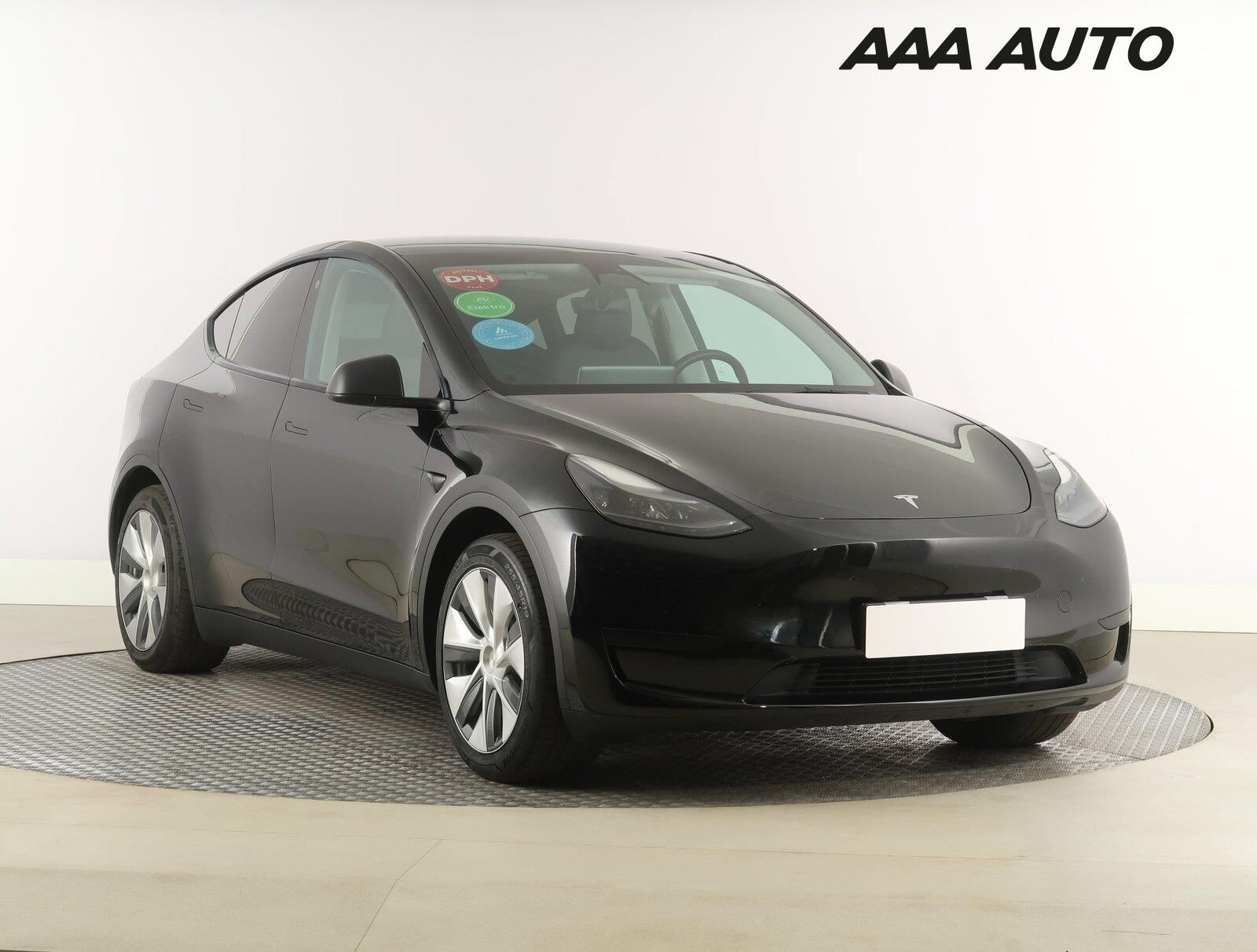 Tesla Model Y, RWD LFP 60kWh, Automat, Kůže