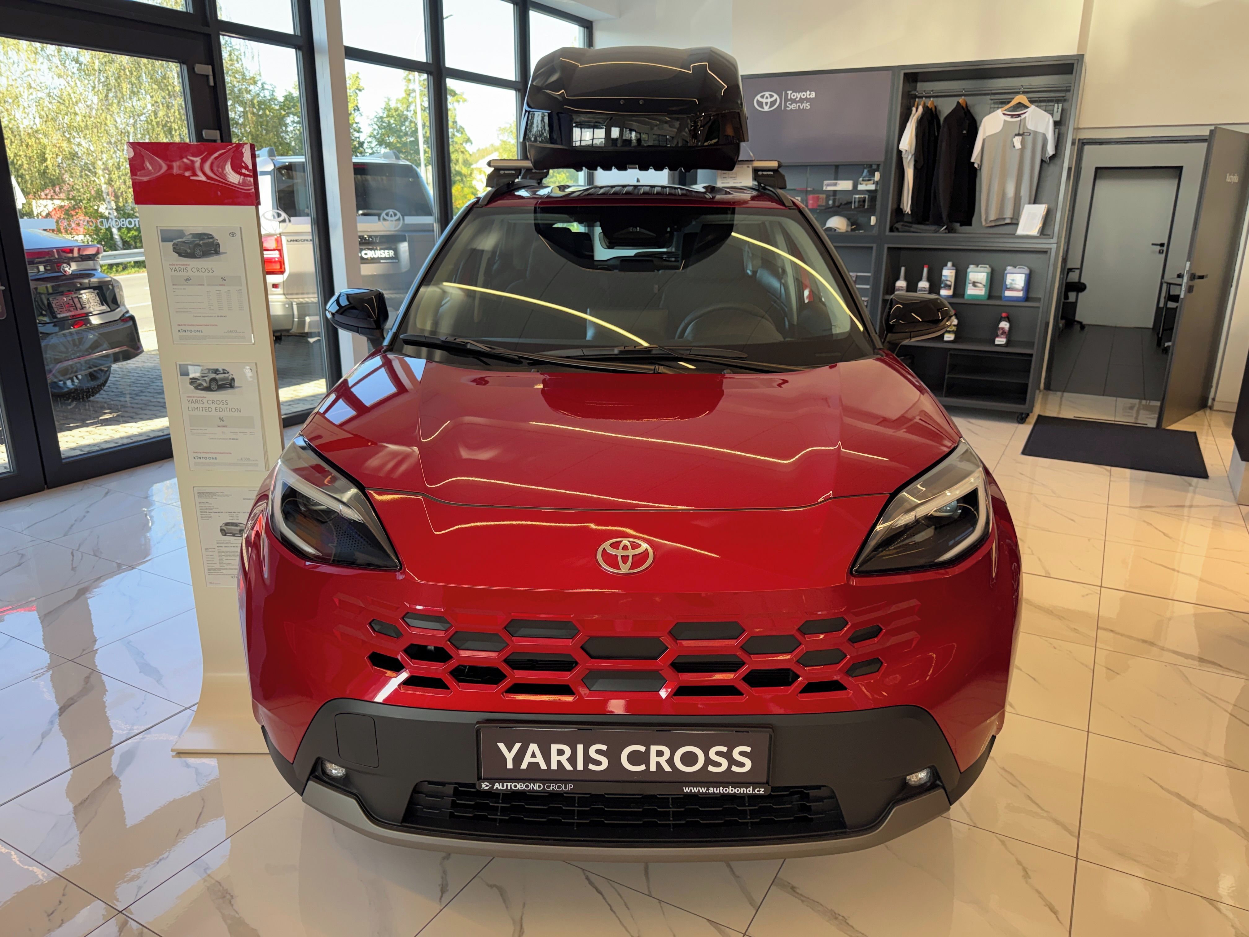 Toyota Yaris Cross, 1.5 HEV COMFORT + zimní kola - fotka 2