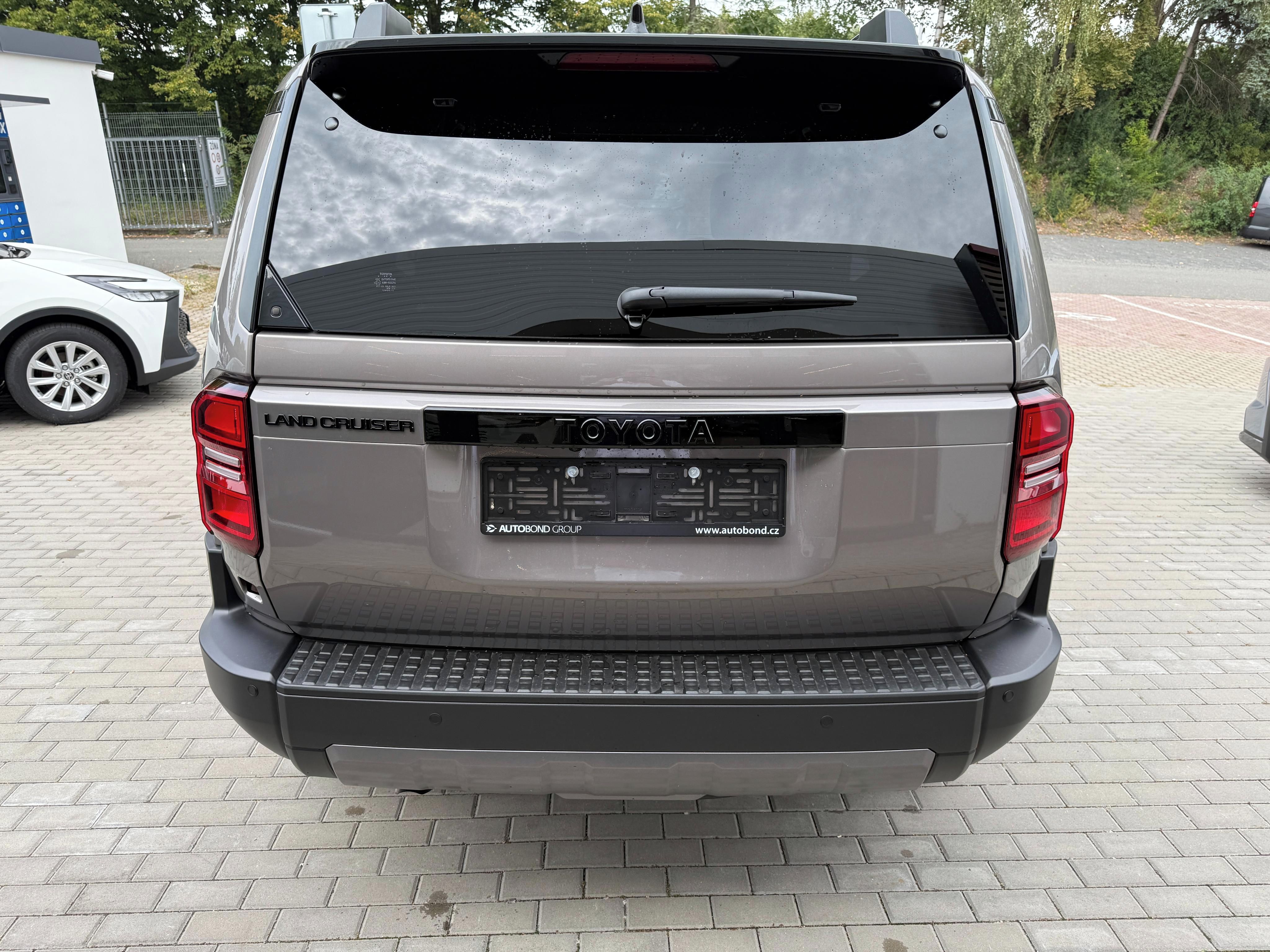 Toyota Land Cruiser, 2.8 MHEV Invincible - fotka 5