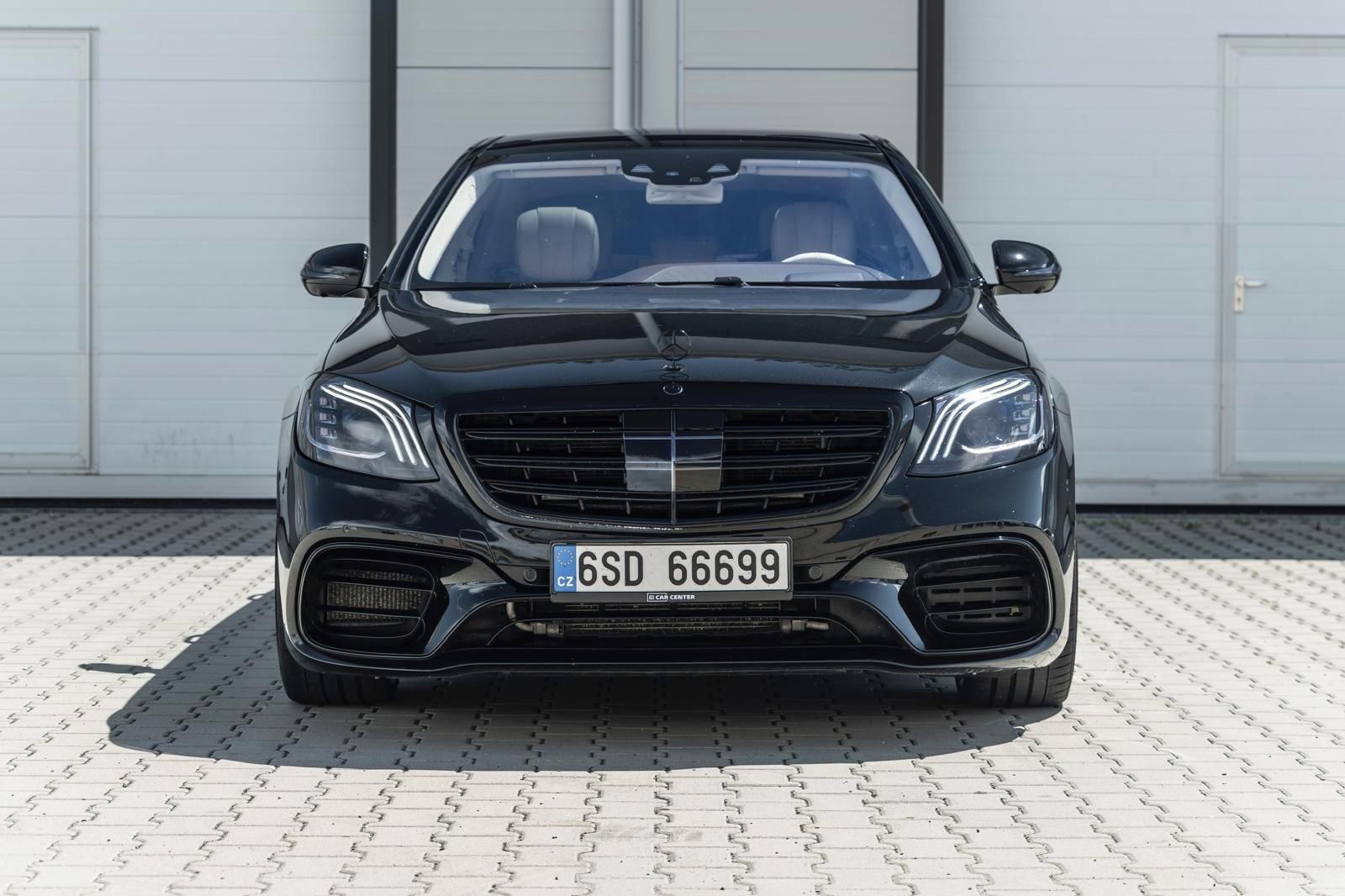 Mercedes-Benz Třídy S, Mercedes-Benz S560 Long / S63
