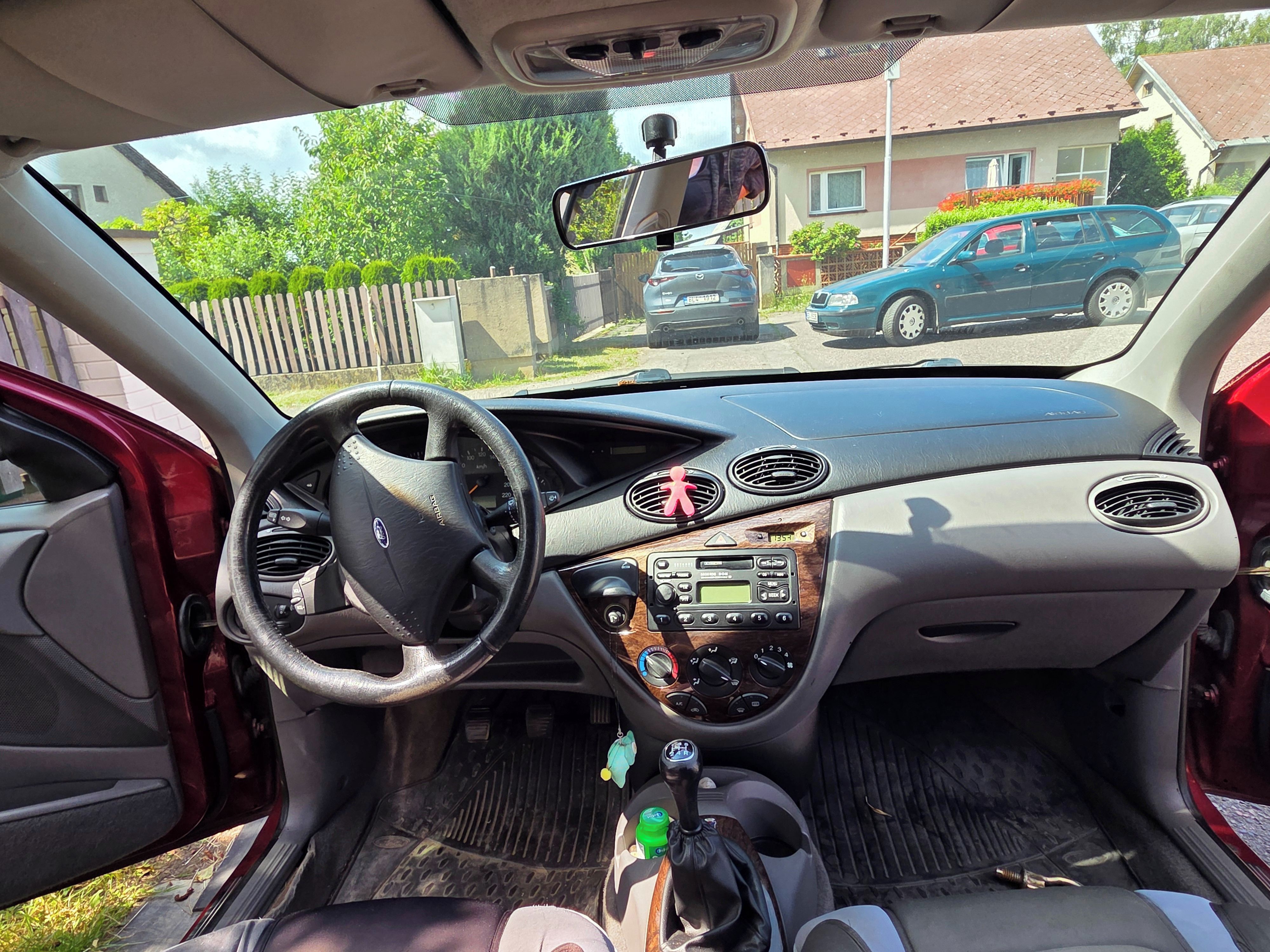 Ford Focus, 1.8 Ghia - fotka 6