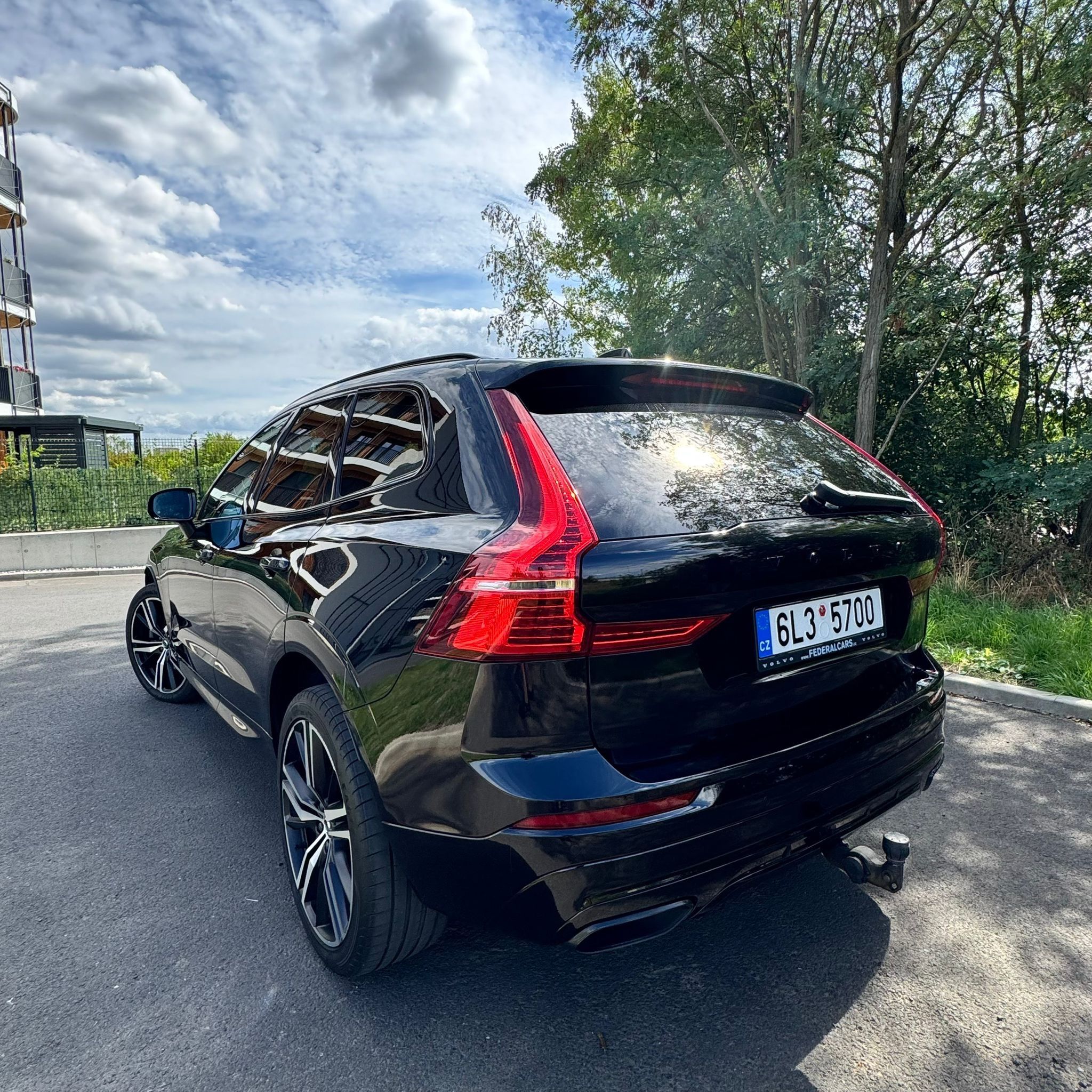 Volvo XC60, T6 AWD Recharge 251kW R-Design - fotka 4