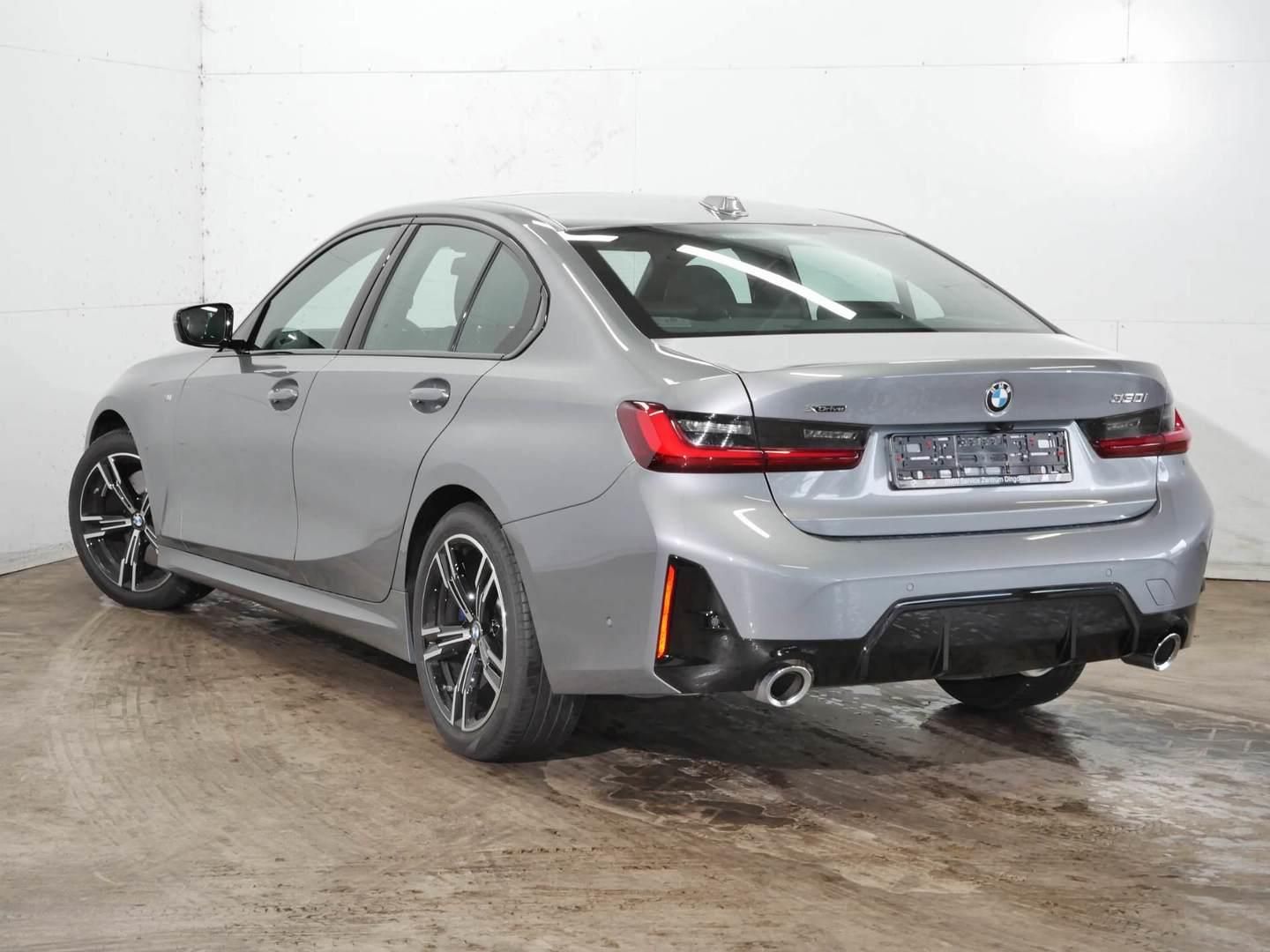 BMW Řada 3, 330i xDrive Tažné Nezávislé - fotka 3
