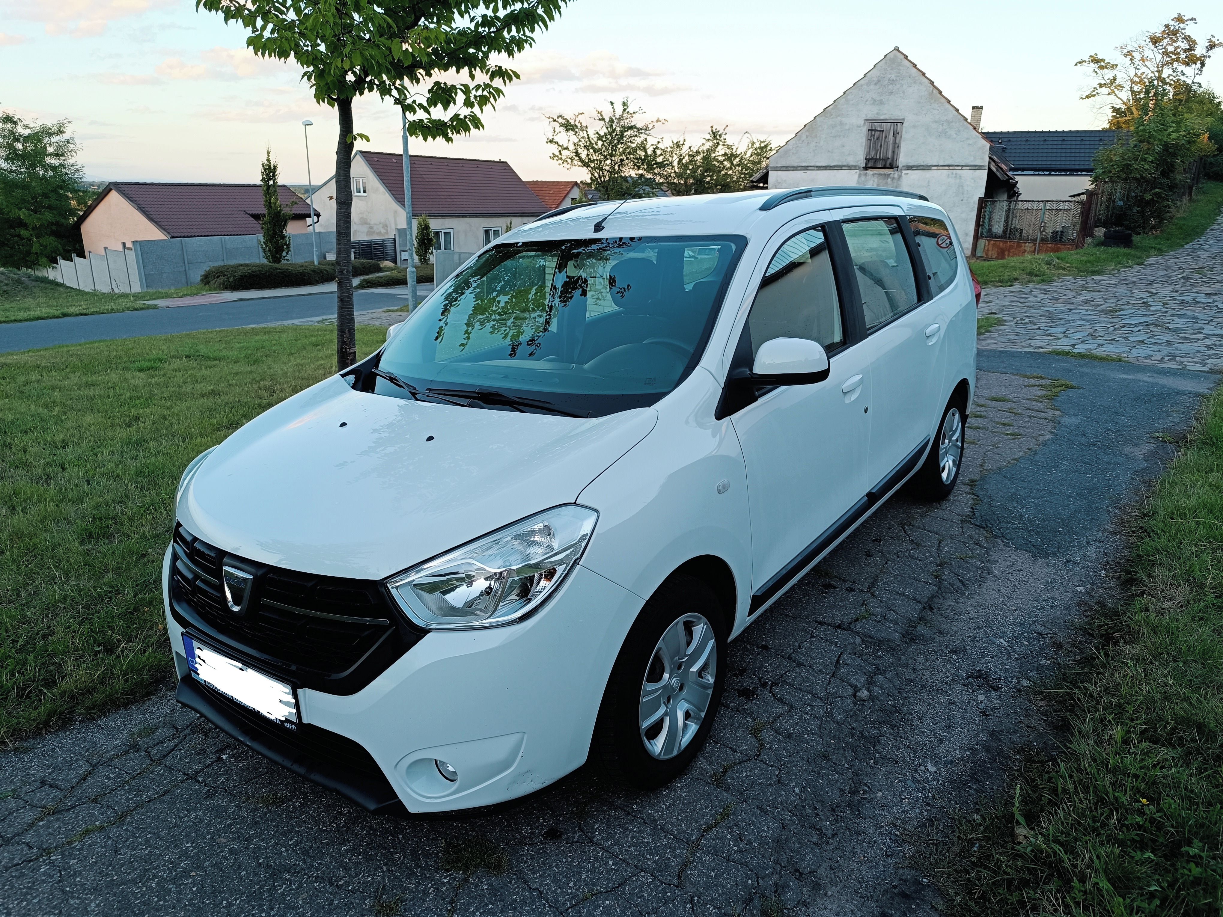 Dacia Lodgy, 1,6i 75kW, 7míst, 1.maj, ČR